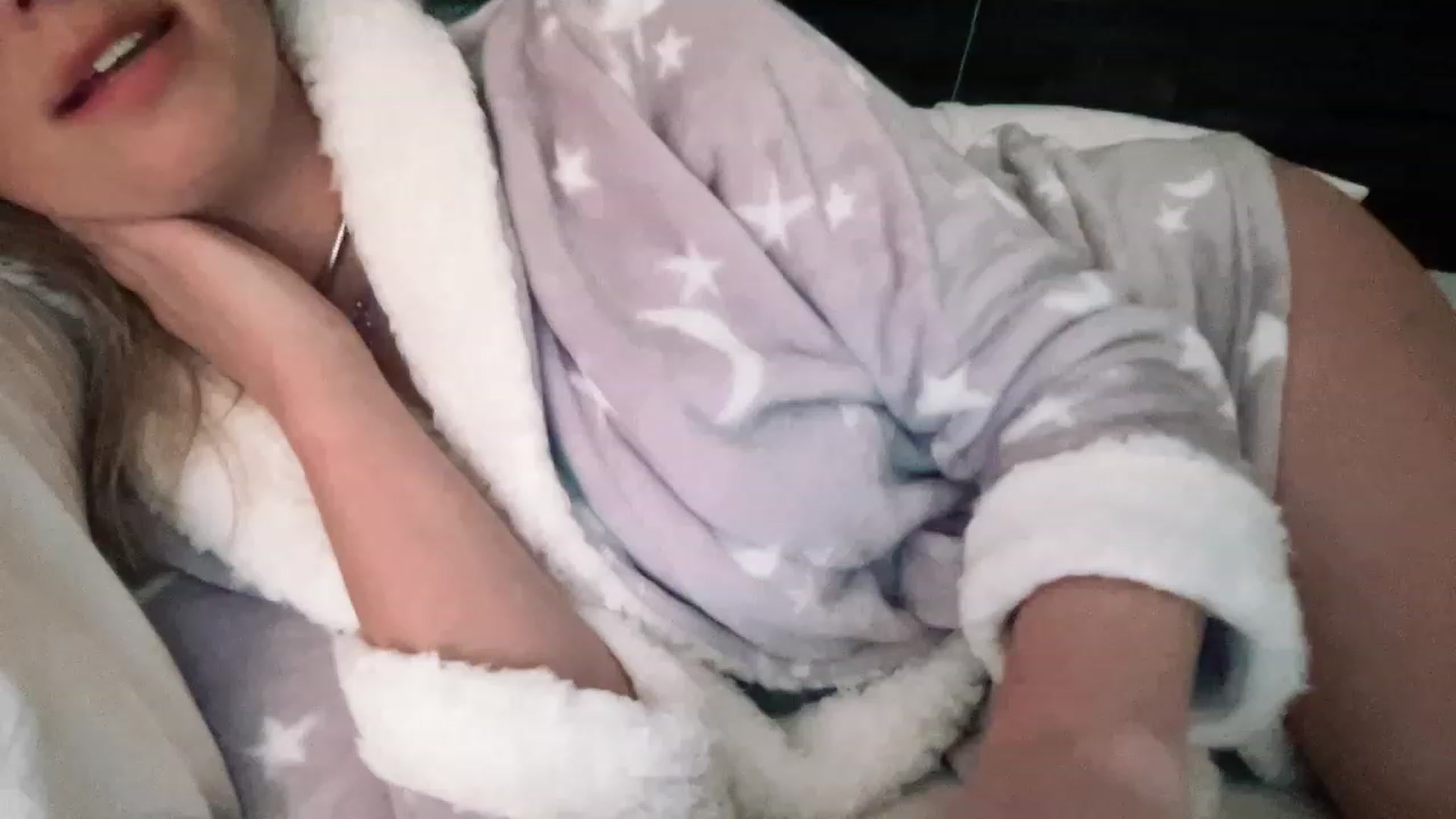 Gallery image thumbnail from Xonakitaxo's myfreecams stream on, 12/09/2022, 11:32 image 5 of 20