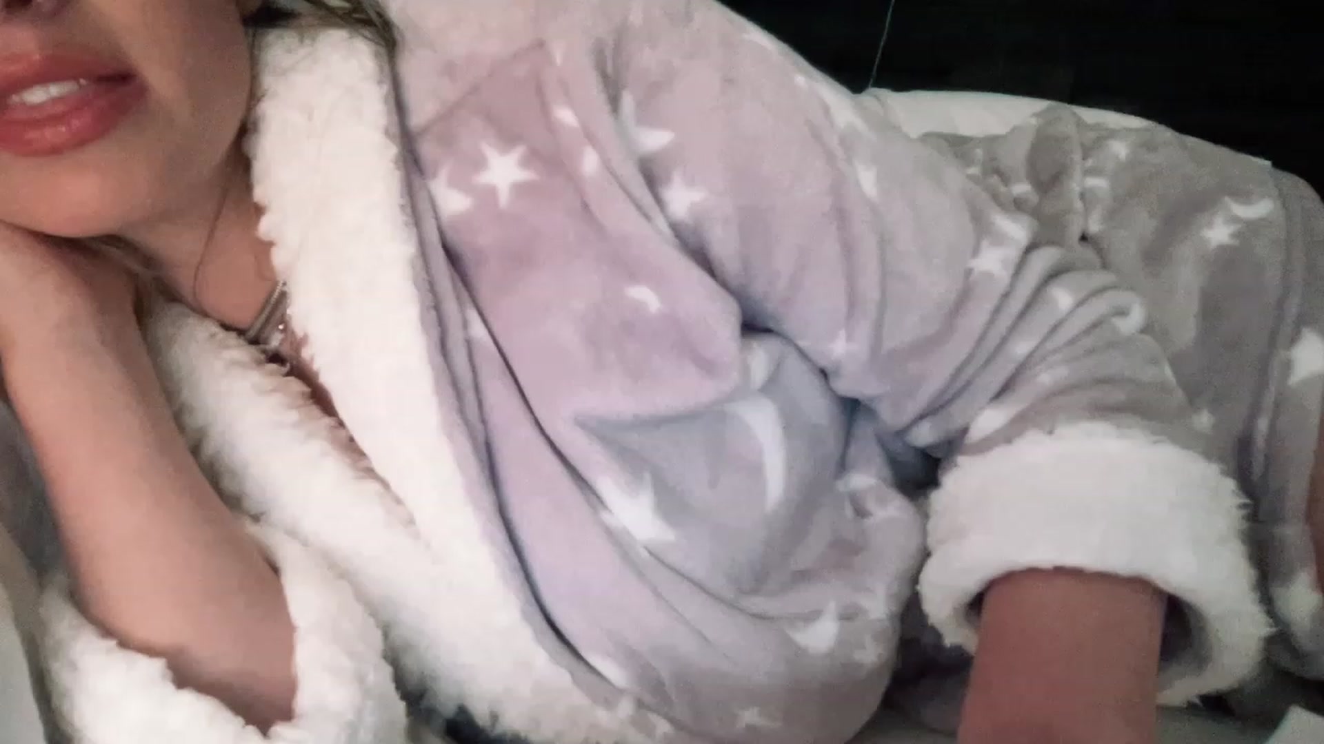 Gallery image thumbnail from Xonakitaxo's myfreecams stream on, 12/09/2022, 11:32 image 1 of 20