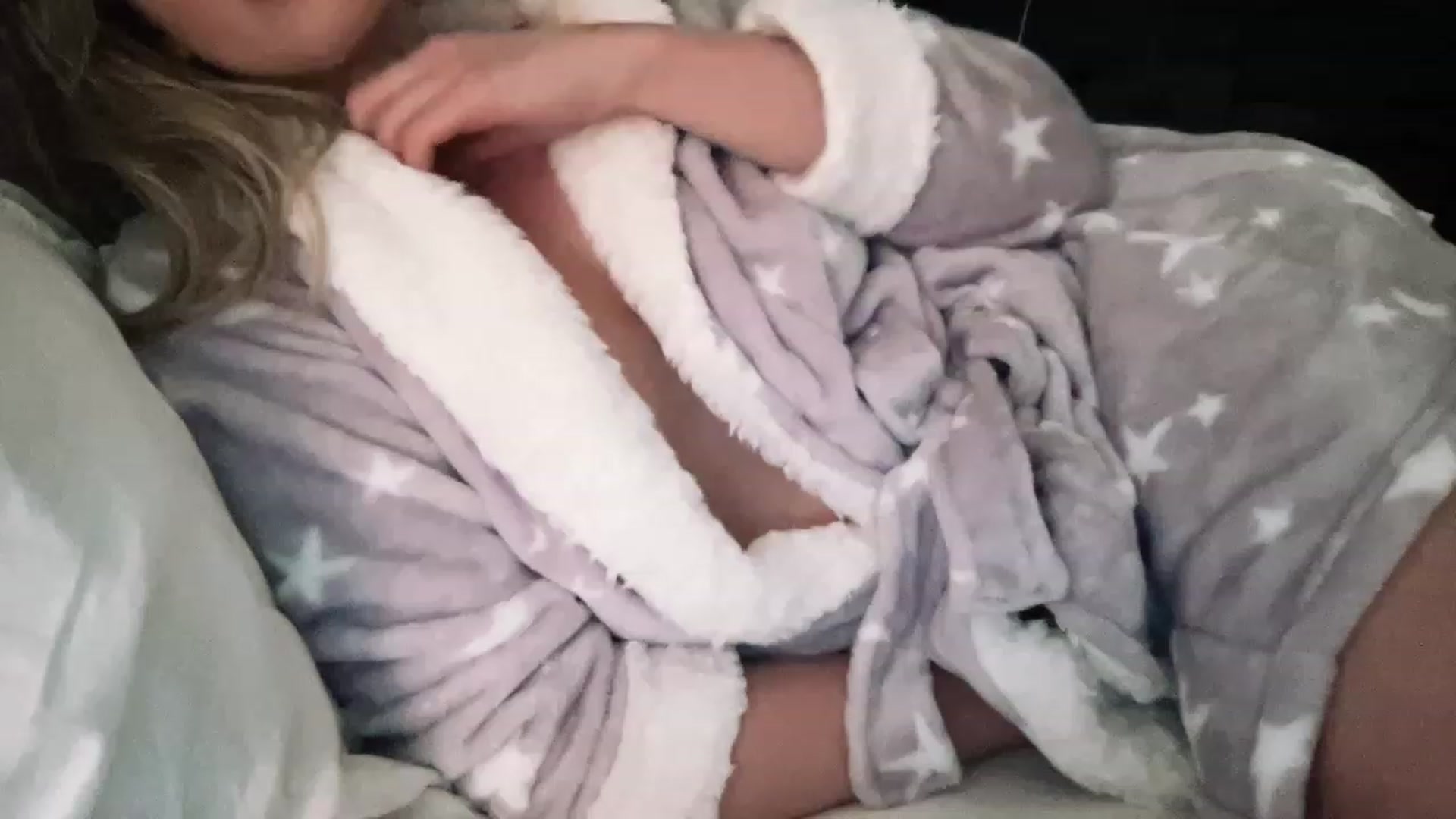 Gallery image thumbnail from Xonakitaxo's myfreecams stream on, 12/09/2022, 11:32 image 13 of 20