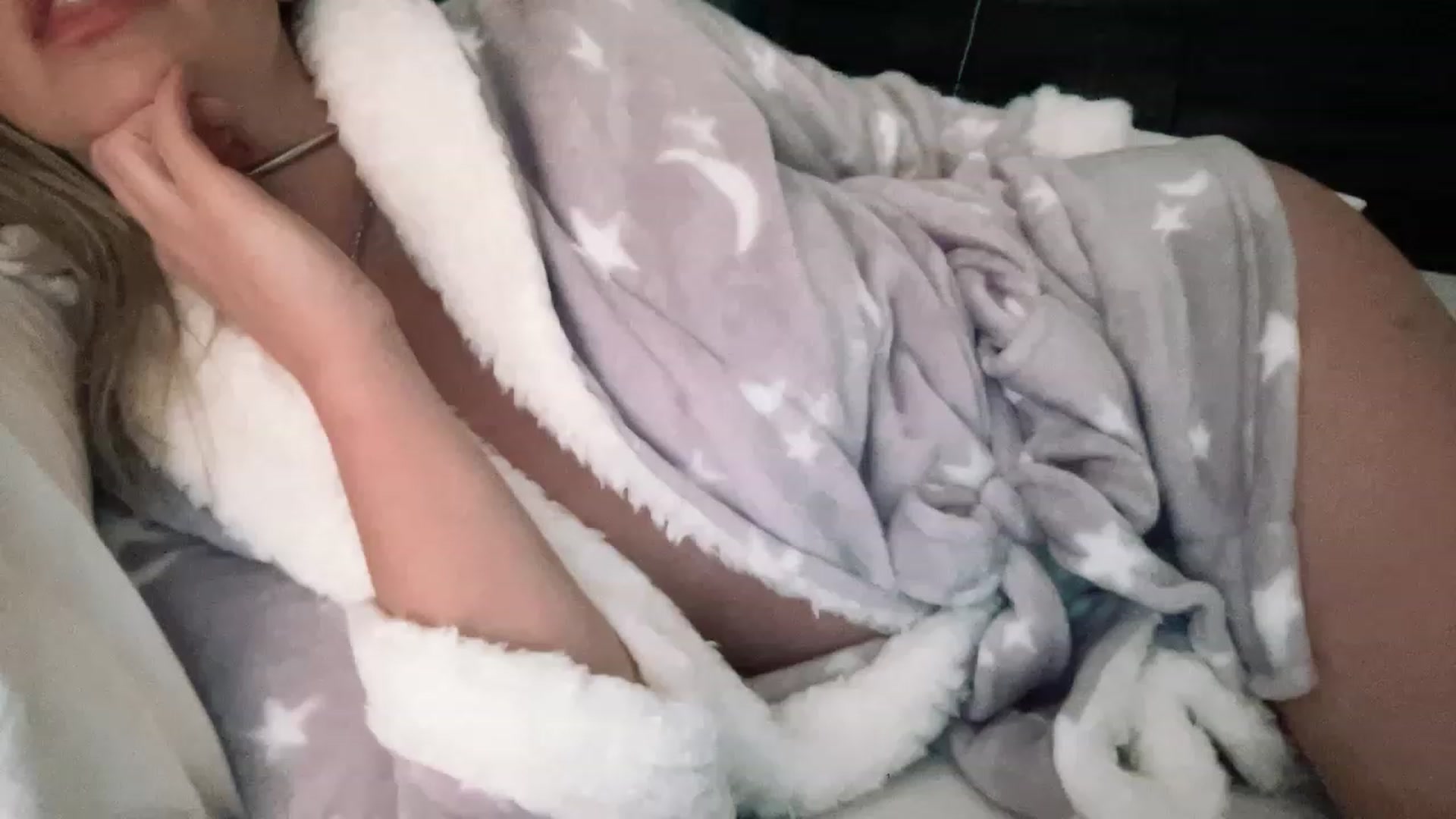 Gallery image thumbnail from Xonakitaxo's myfreecams stream on, 12/09/2022, 11:32 image 4 of 20