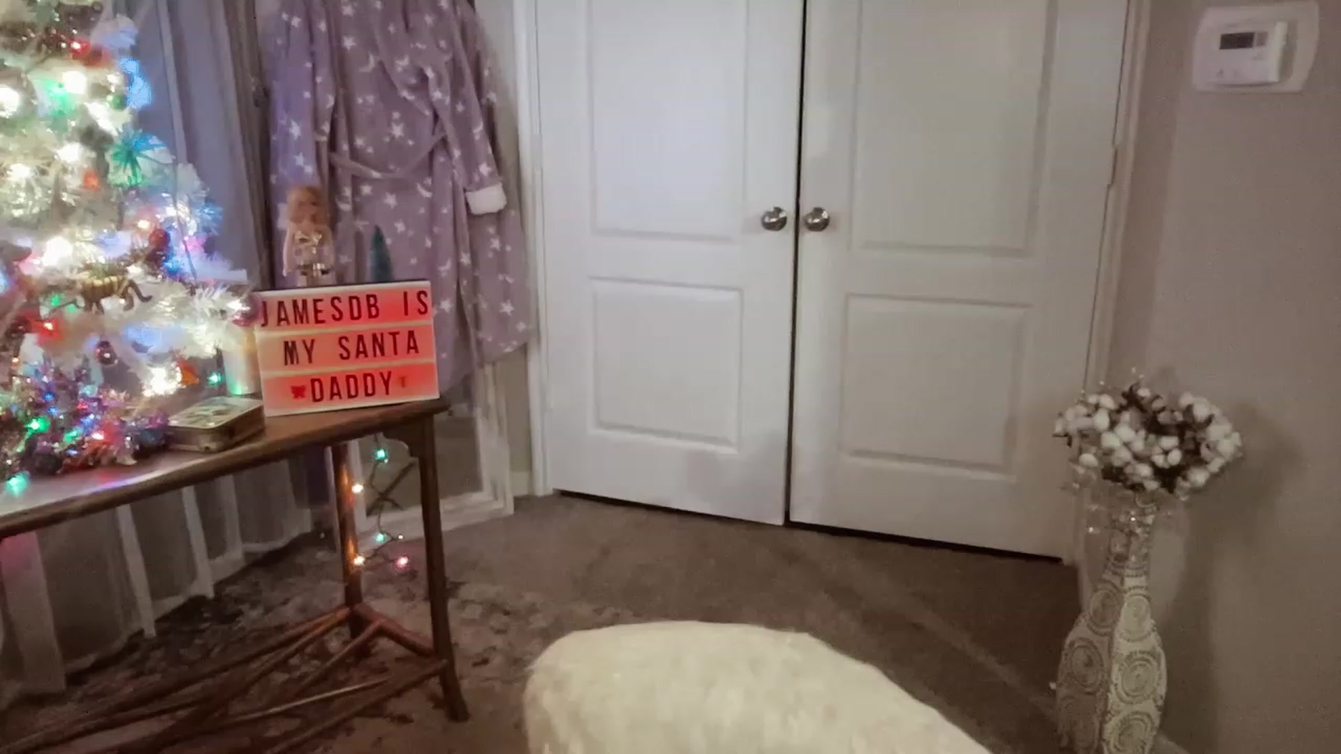 Gallery image thumbnail from Xonakitaxo's myfreecams stream on, 12/12/2022, 08:20 image 19 of 20