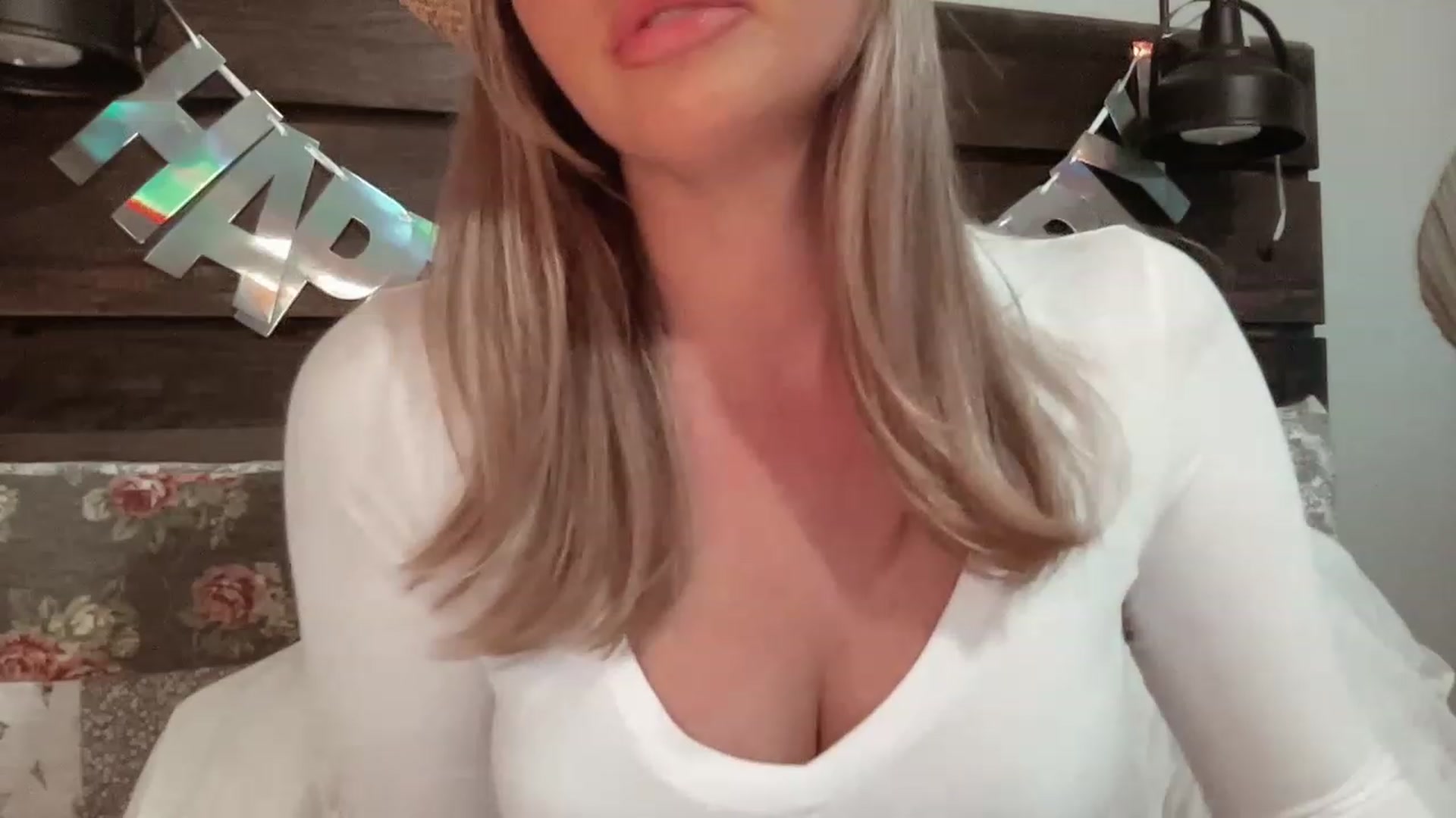 Gallery image thumbnail from Xonakitaxo's myfreecams stream on, 12/31/2022, 11:50 image 5 of 20