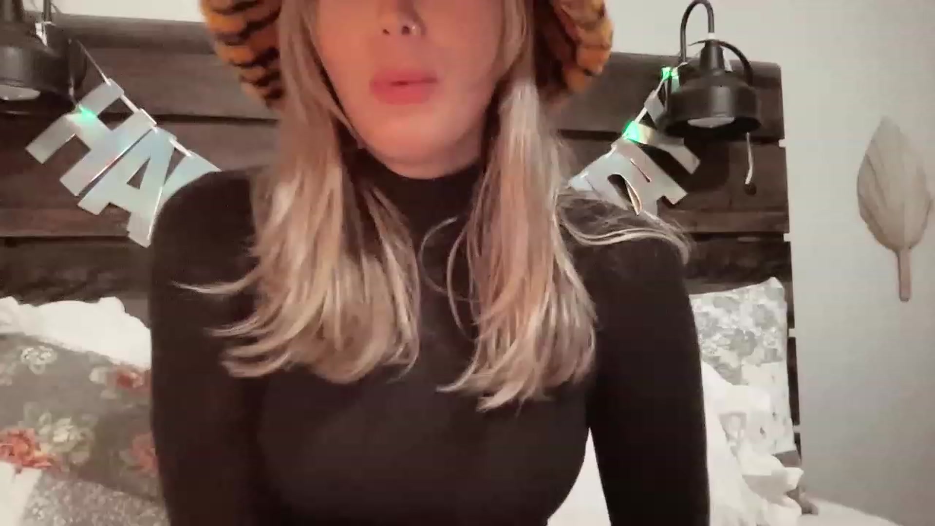 Gallery image thumbnail from Xonakitaxo's myfreecams stream on, 01/01/2023, 10:17 image 8 of 20