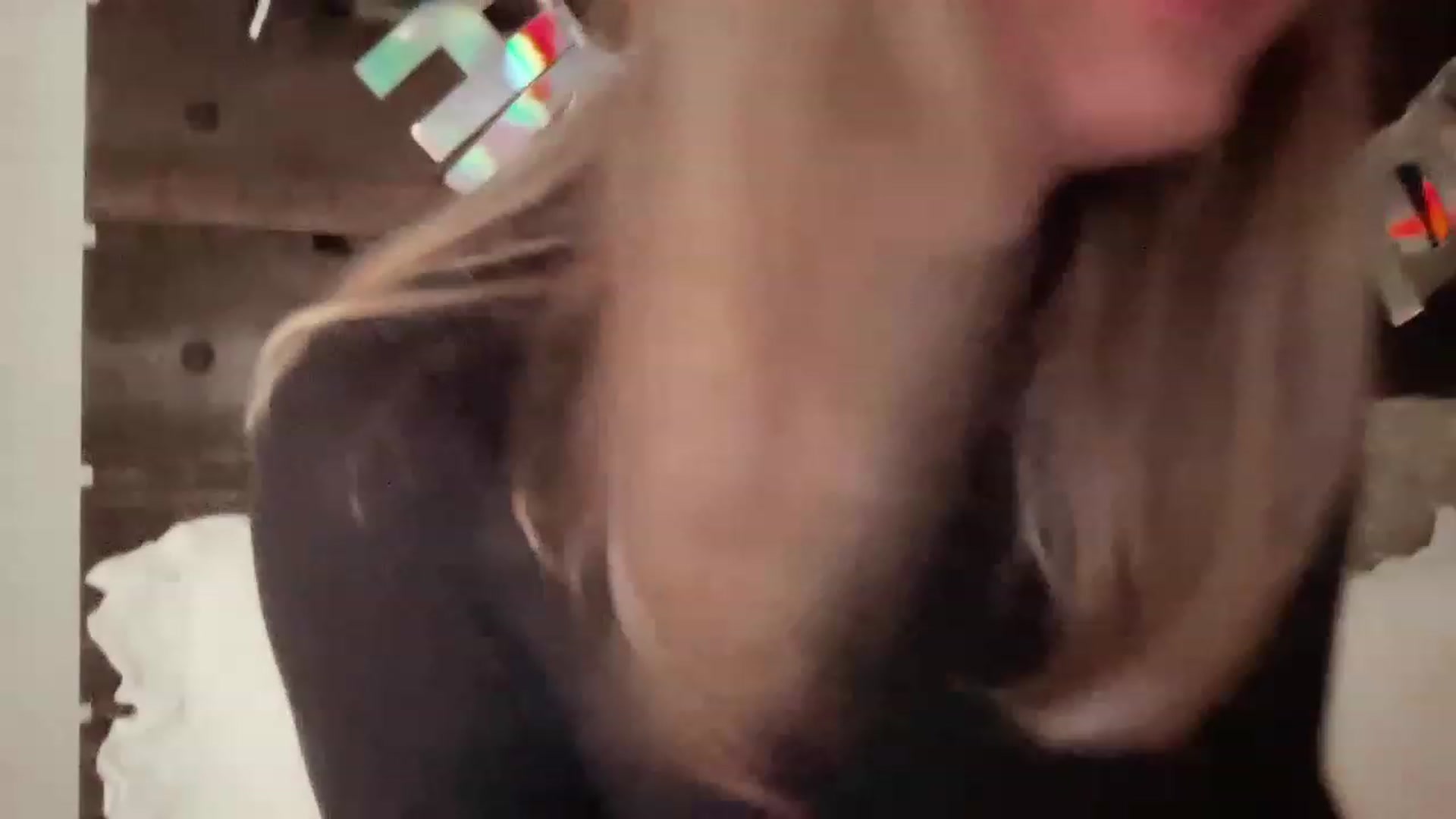 Gallery image thumbnail from Xonakitaxo's myfreecams stream on, 01/01/2023, 12:42 image 15 of 20