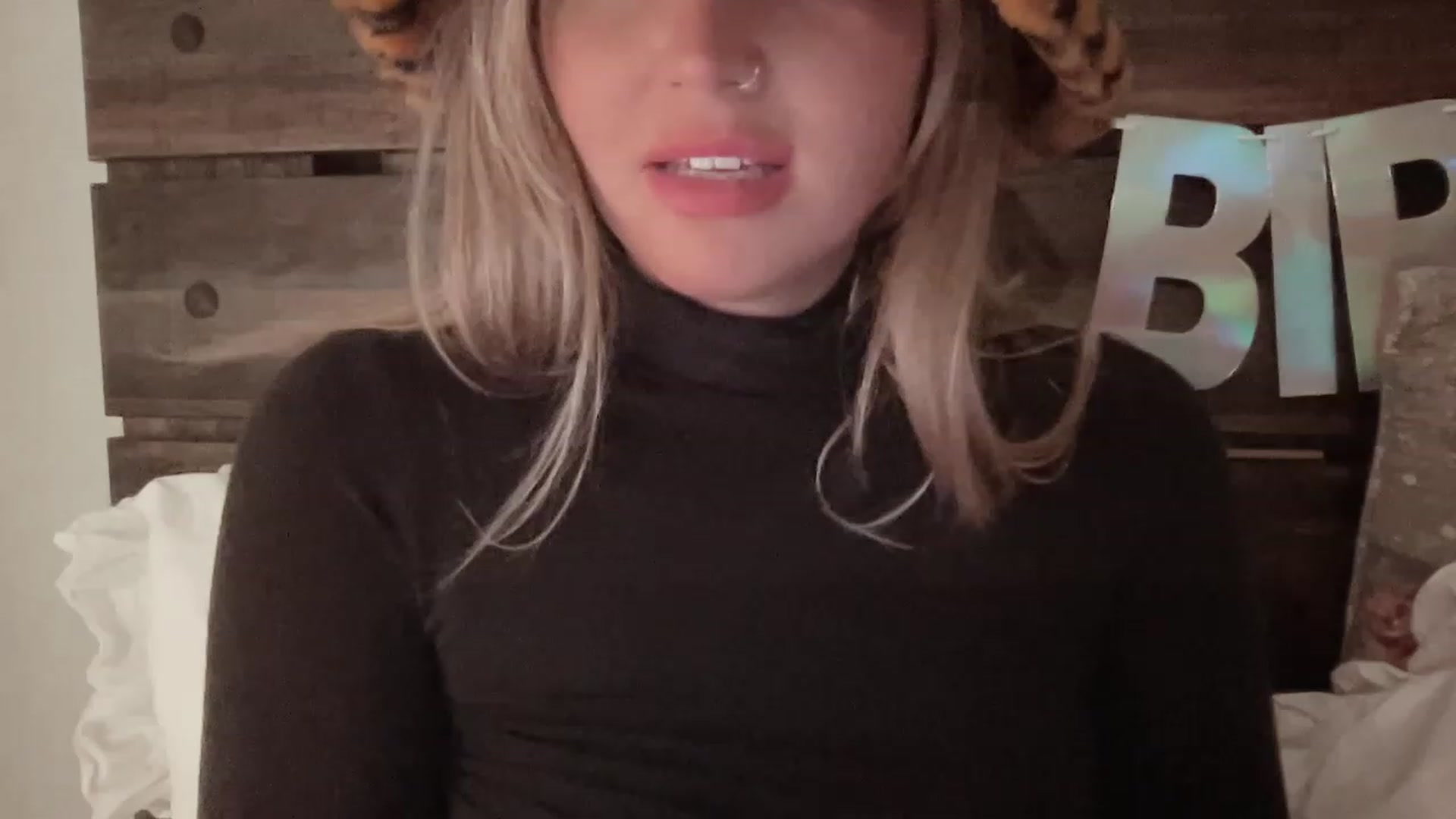 Gallery image thumbnail from Xonakitaxo's myfreecams stream on, 01/01/2023, 12:42 image 9 of 20