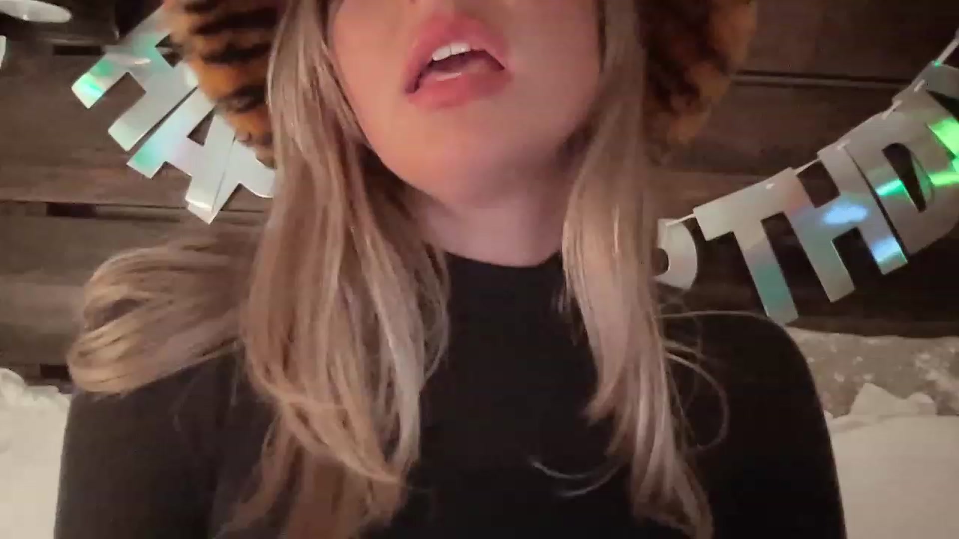 Gallery image thumbnail from Xonakitaxo's myfreecams stream on, 01/01/2023, 12:42 image 7 of 20