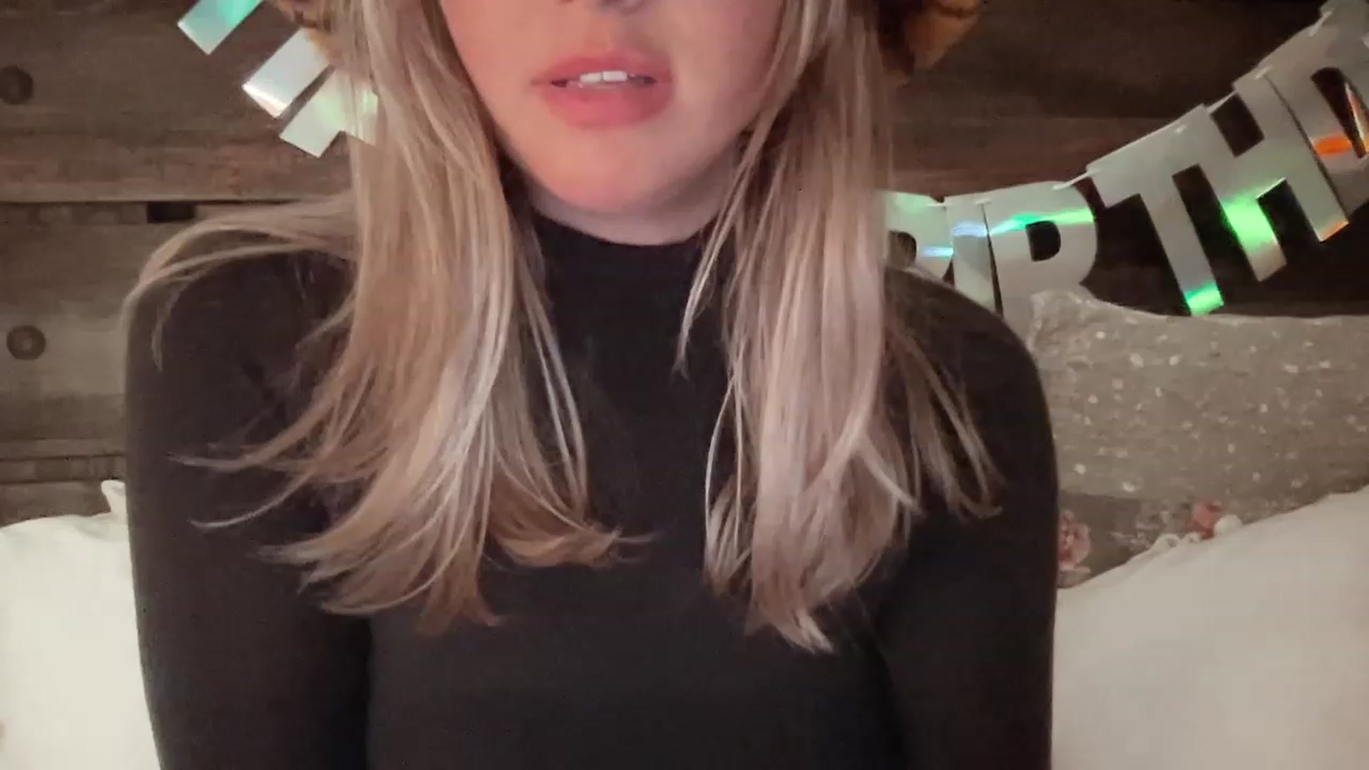 Gallery image thumbnail from Xonakitaxo's myfreecams stream on, 01/01/2023, 12:42 image 18 of 20