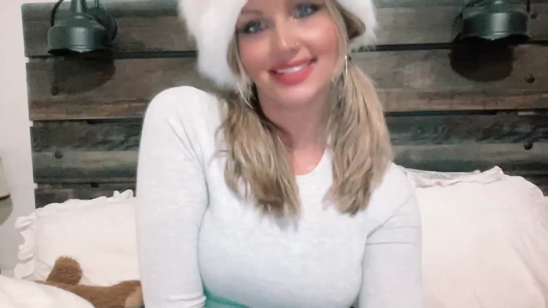 Gallery image thumbnail from Xonakitaxo's myfreecams stream on, 01/06/2023, 09:11 image 13 of 20