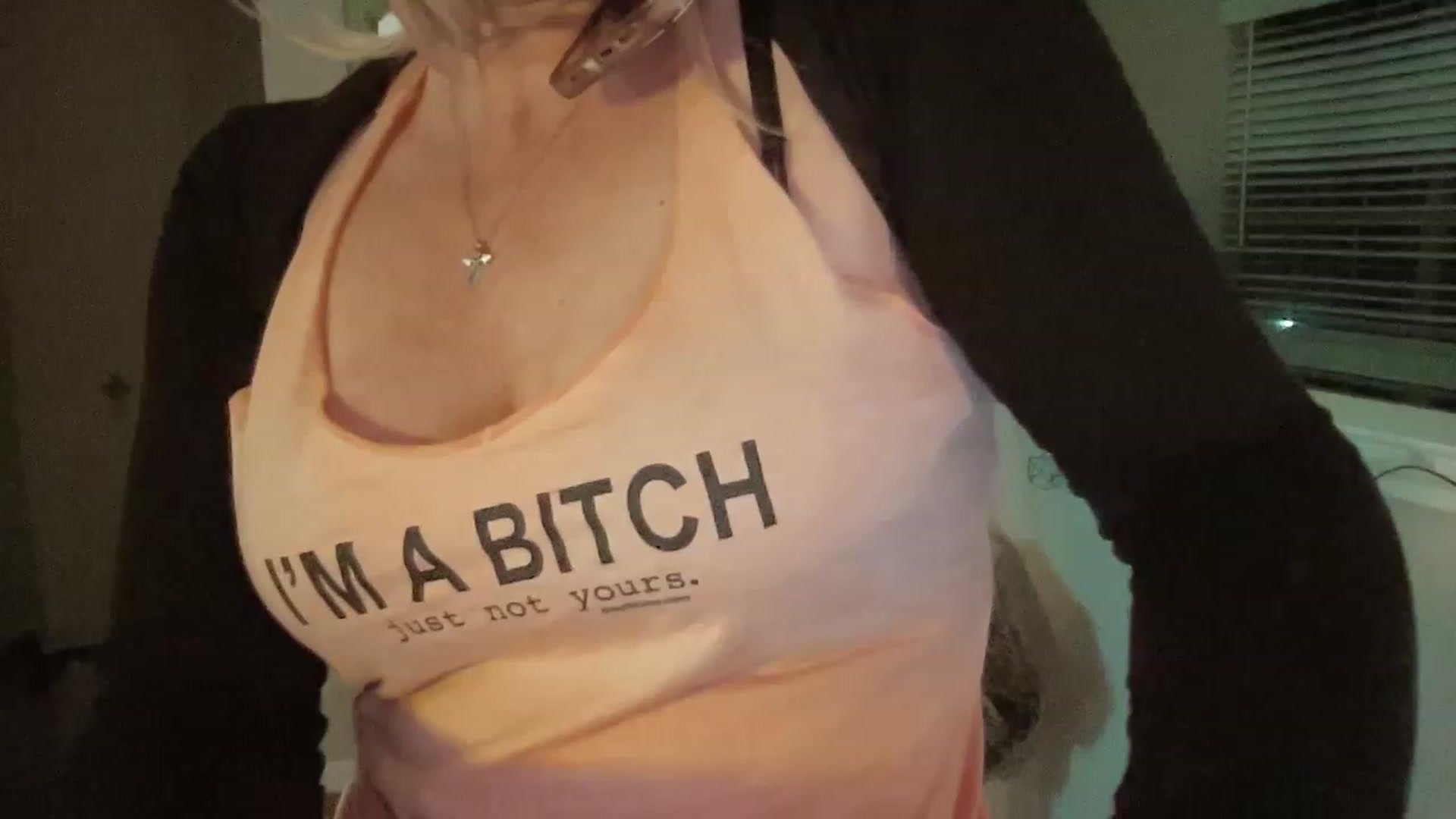 Gallery image thumbnail from Xonakitaxo's myfreecams stream on, 01/17/2023, 07:21 image 15 of 20