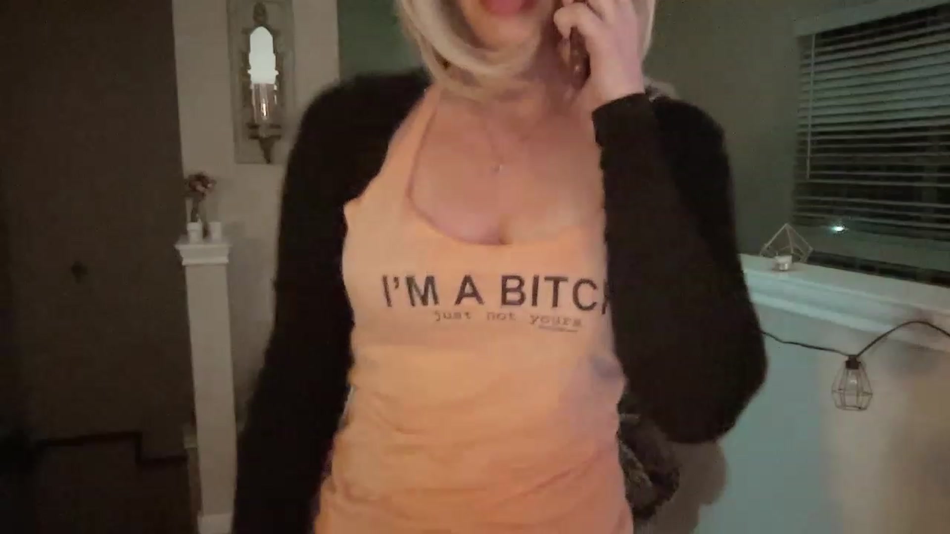 Gallery image thumbnail from Xonakitaxo's myfreecams stream on, 01/17/2023, 07:21 image 16 of 20