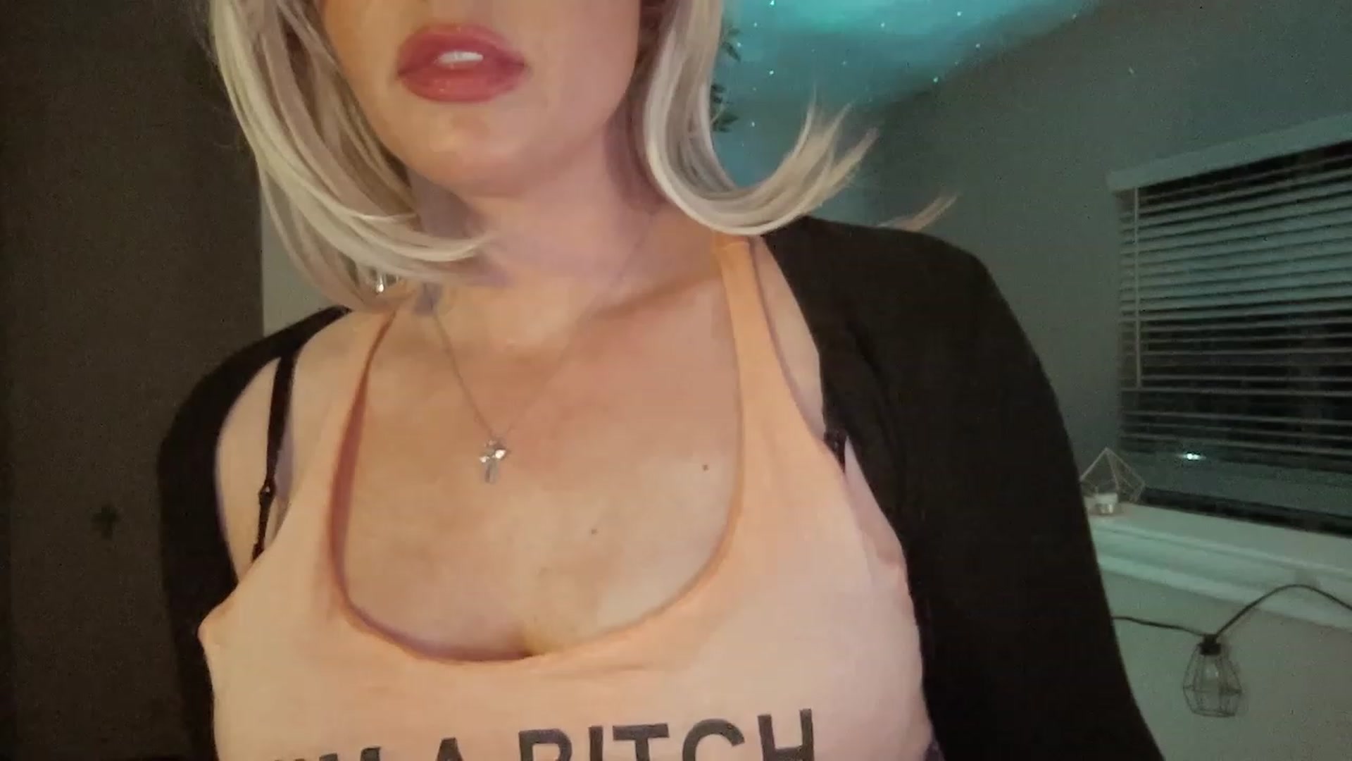 Gallery image thumbnail from Xonakitaxo's myfreecams stream on, 01/17/2023, 07:21 image 6 of 20
