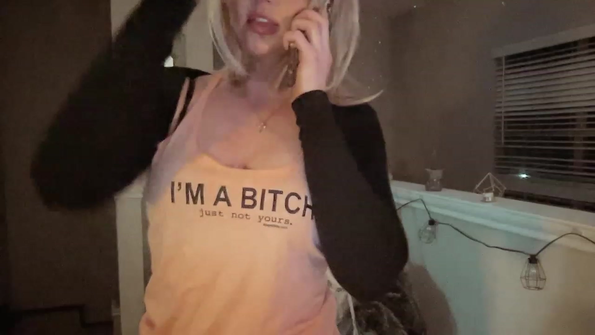 Gallery image thumbnail from Xonakitaxo's myfreecams stream on, 01/17/2023, 07:21 image 8 of 20