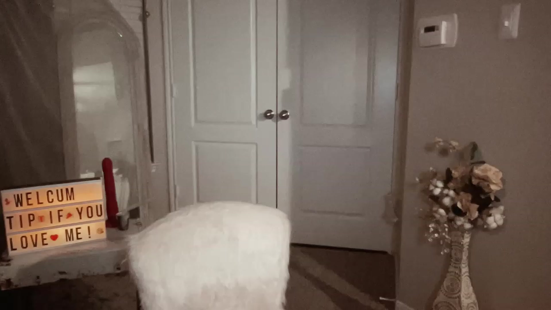 Gallery image thumbnail from Xonakitaxo's myfreecams stream on, 01/29/2023, 05:00 image 19 of 20