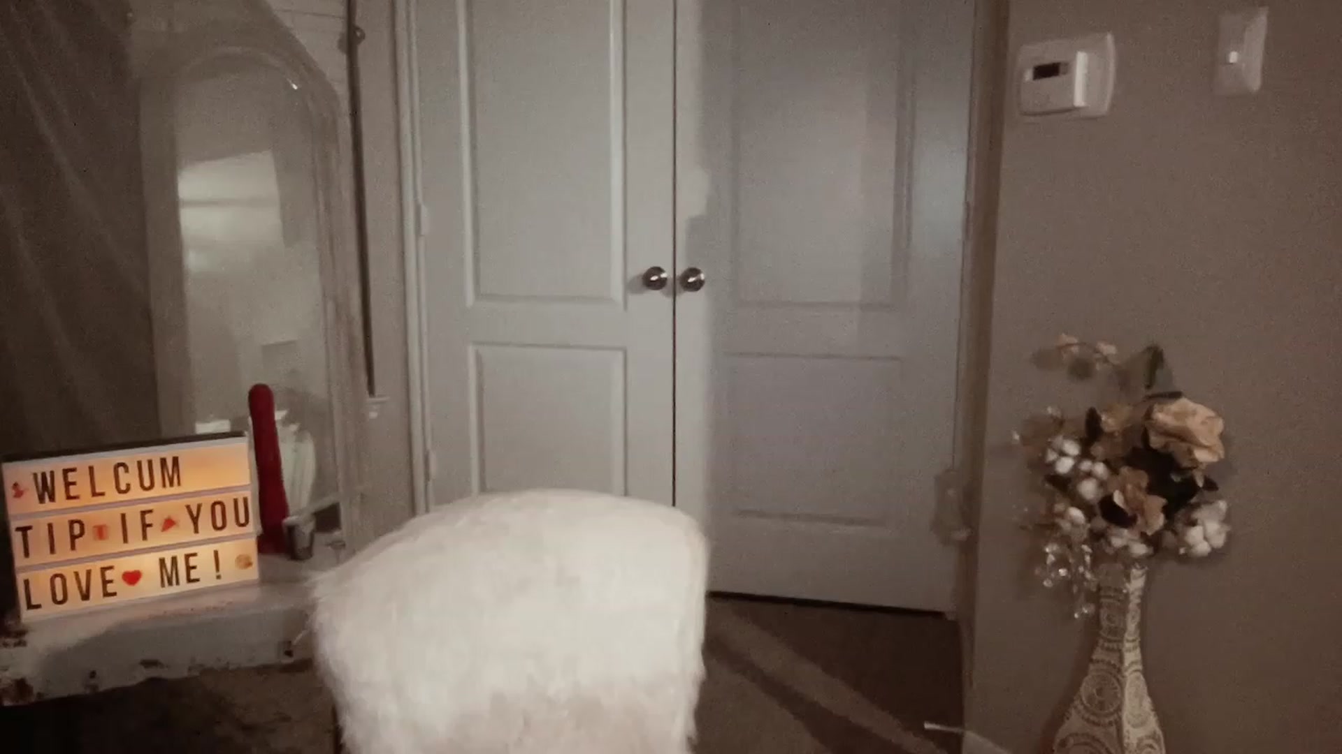 Gallery image thumbnail from Xonakitaxo's myfreecams stream on, 01/29/2023, 05:00 image 18 of 20