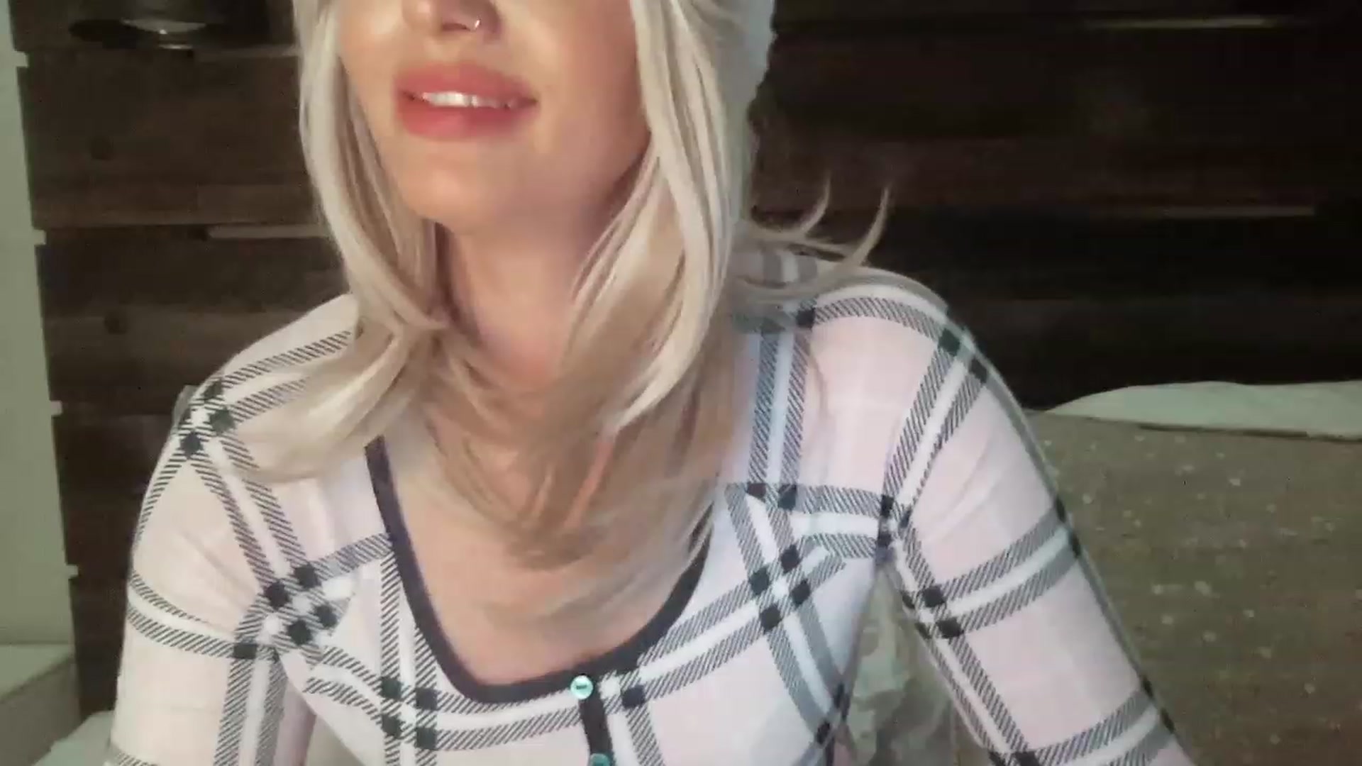 Gallery image thumbnail from Xonakitaxo's myfreecams stream on, 01/29/2023, 06:44 image 6 of 20