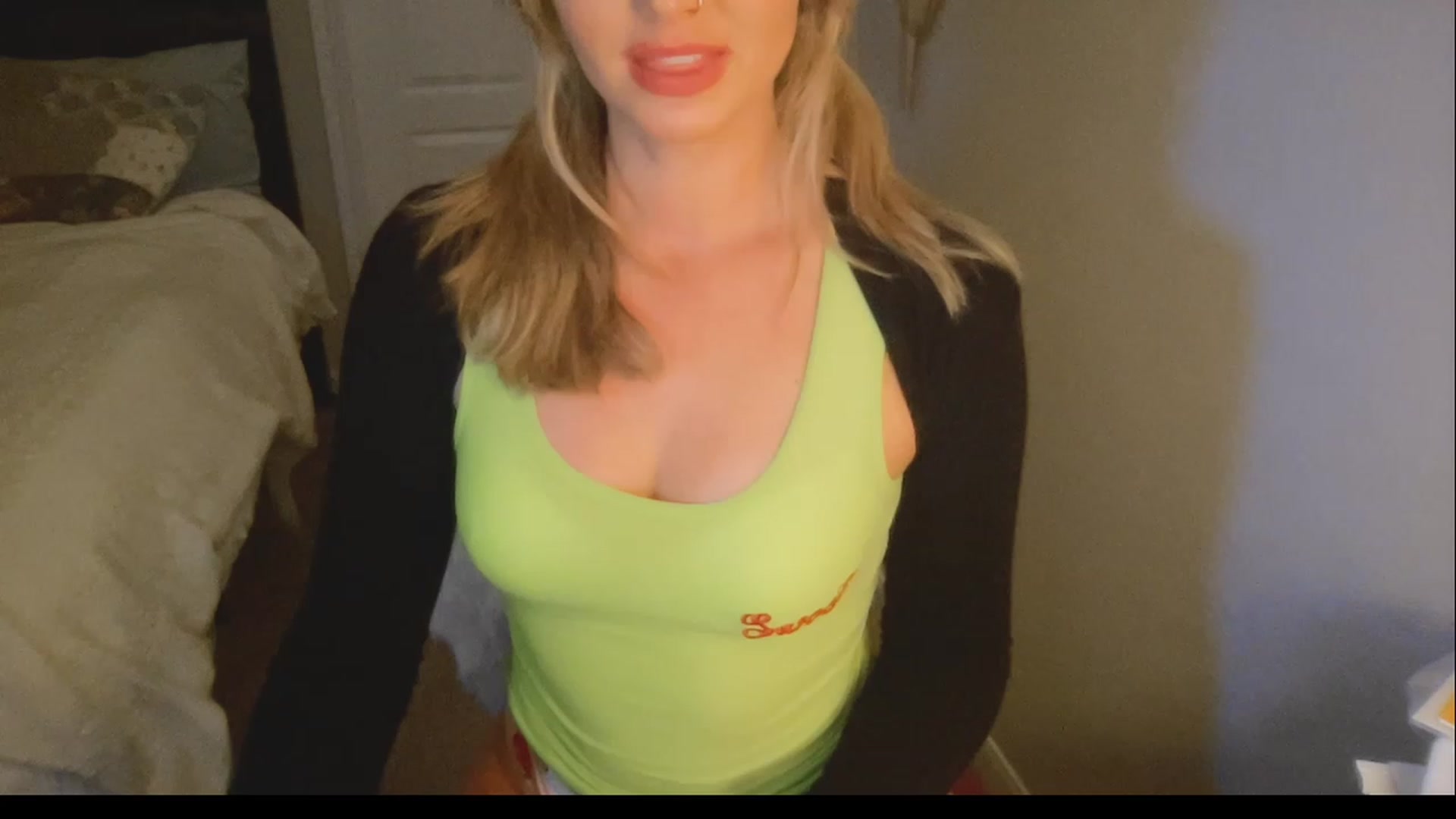 Gallery image thumbnail from Xonakitaxo's myfreecams stream on, 03/08/2023, 07:55 image 2 of 20