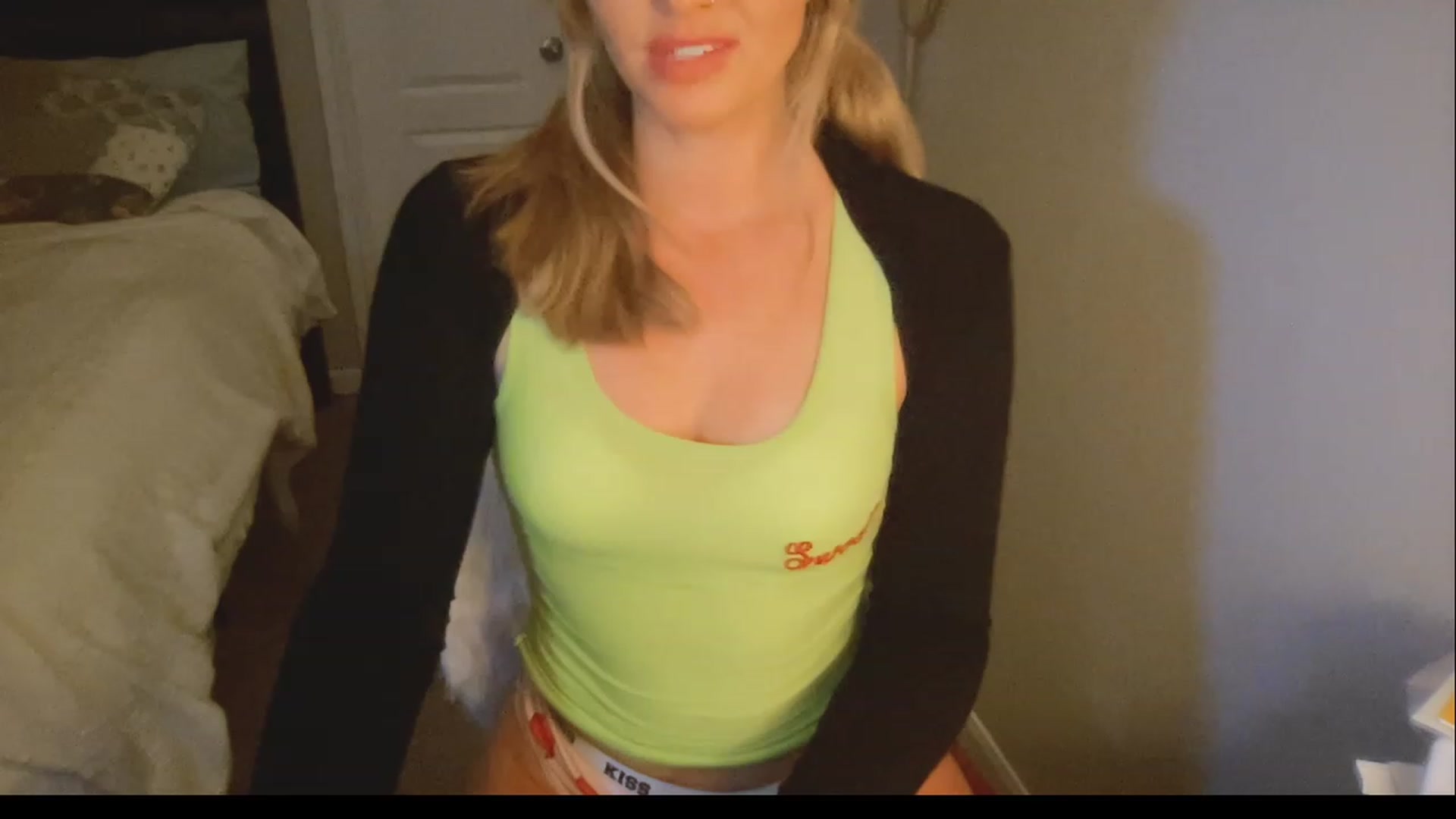 Gallery image thumbnail from Xonakitaxo's myfreecams stream on, 03/08/2023, 07:55 image 7 of 20