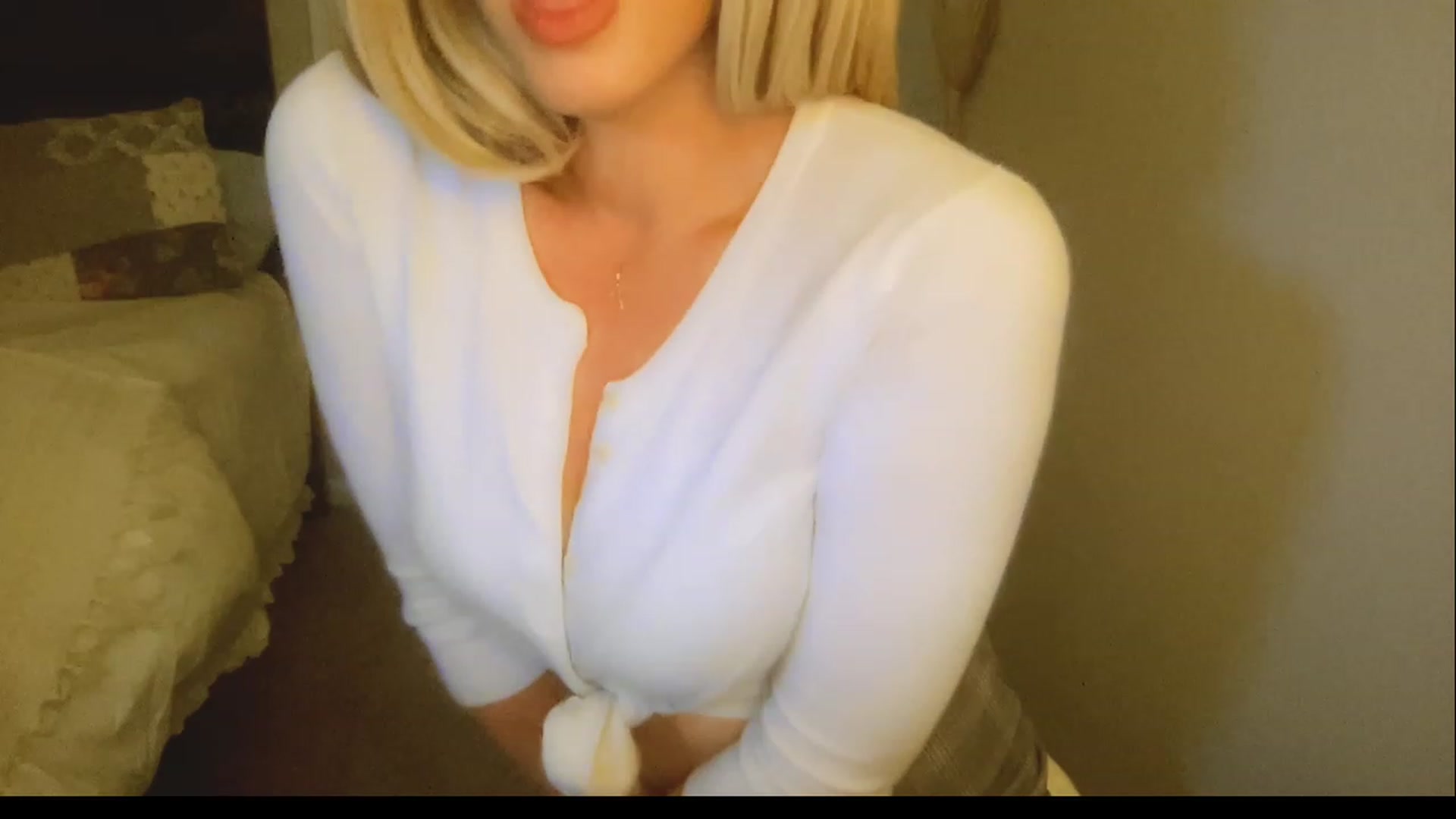 Gallery image thumbnail from Xonakitaxo's myfreecams stream on, 03/10/2023, 10:53 image 12 of 20
