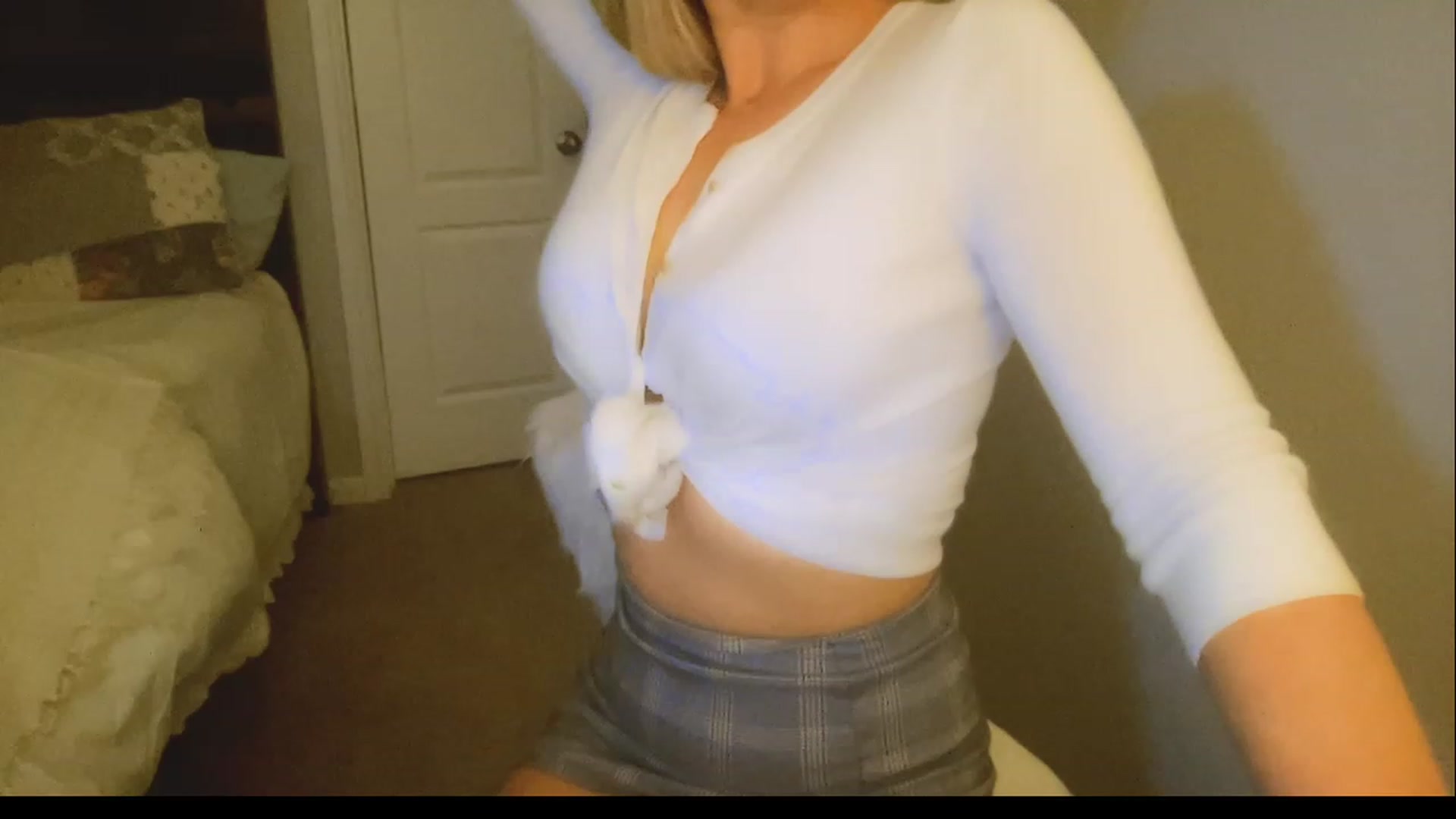 Gallery image thumbnail from Xonakitaxo's myfreecams stream on, 03/10/2023, 10:53 image 11 of 20