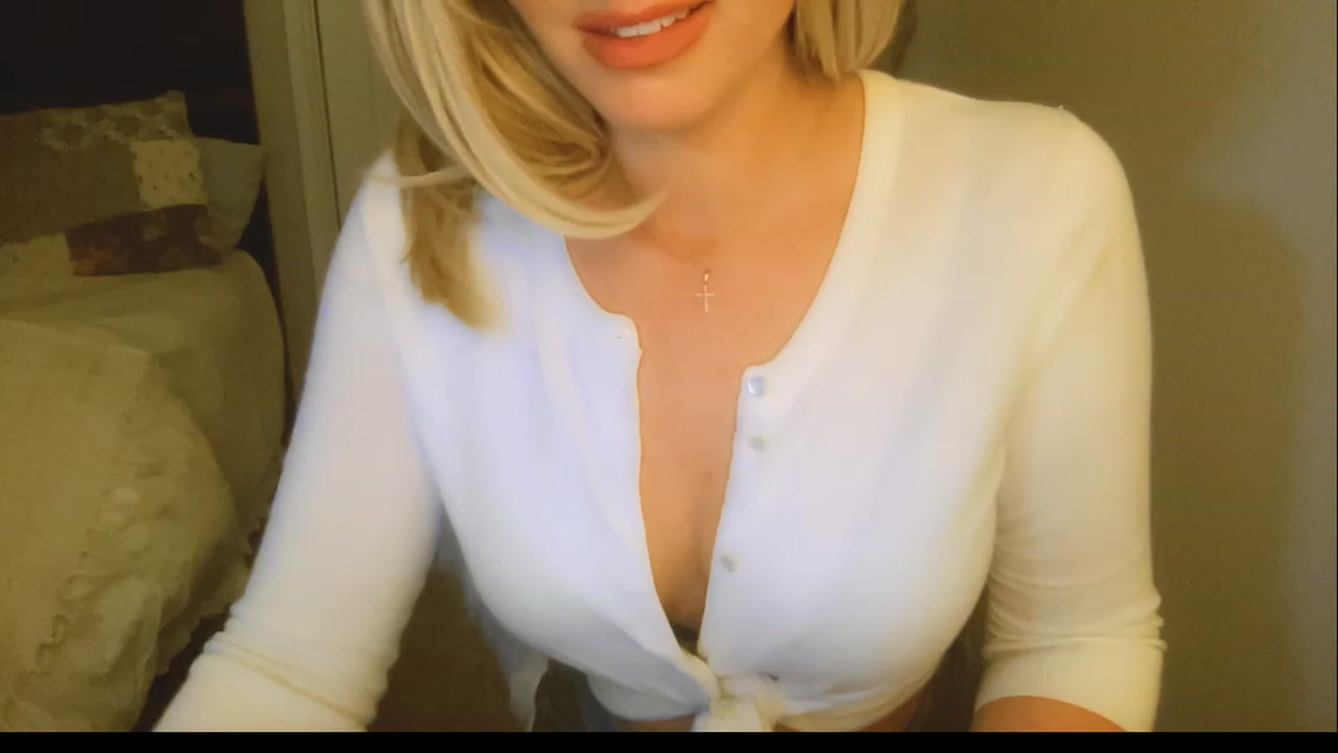 Gallery image thumbnail from Xonakitaxo's myfreecams stream on, 03/10/2023, 10:53 image 6 of 20
