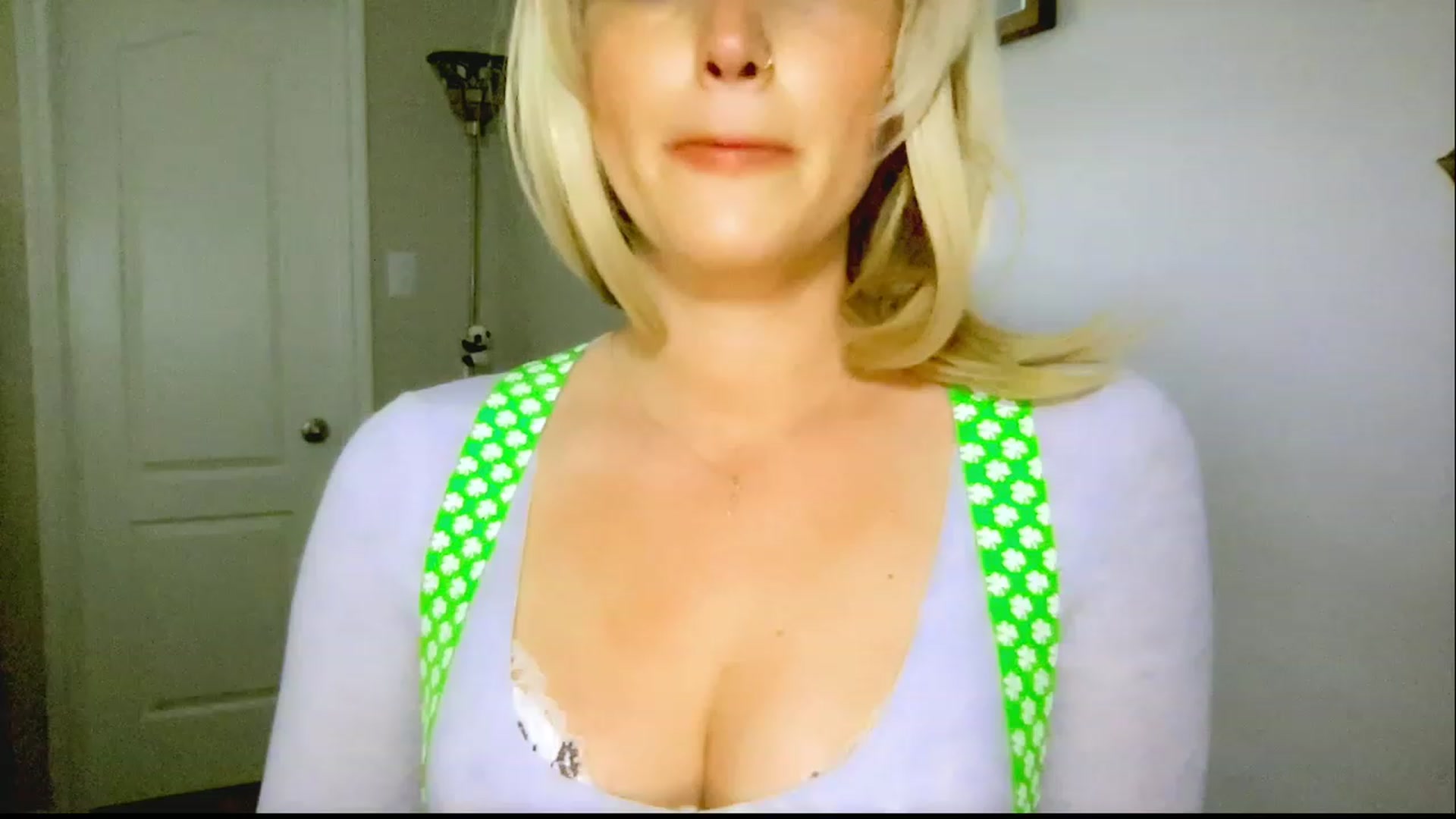 Gallery image thumbnail from Xonakitaxo's myfreecams stream on, 03/17/2023, 19:16 image 11 of 20