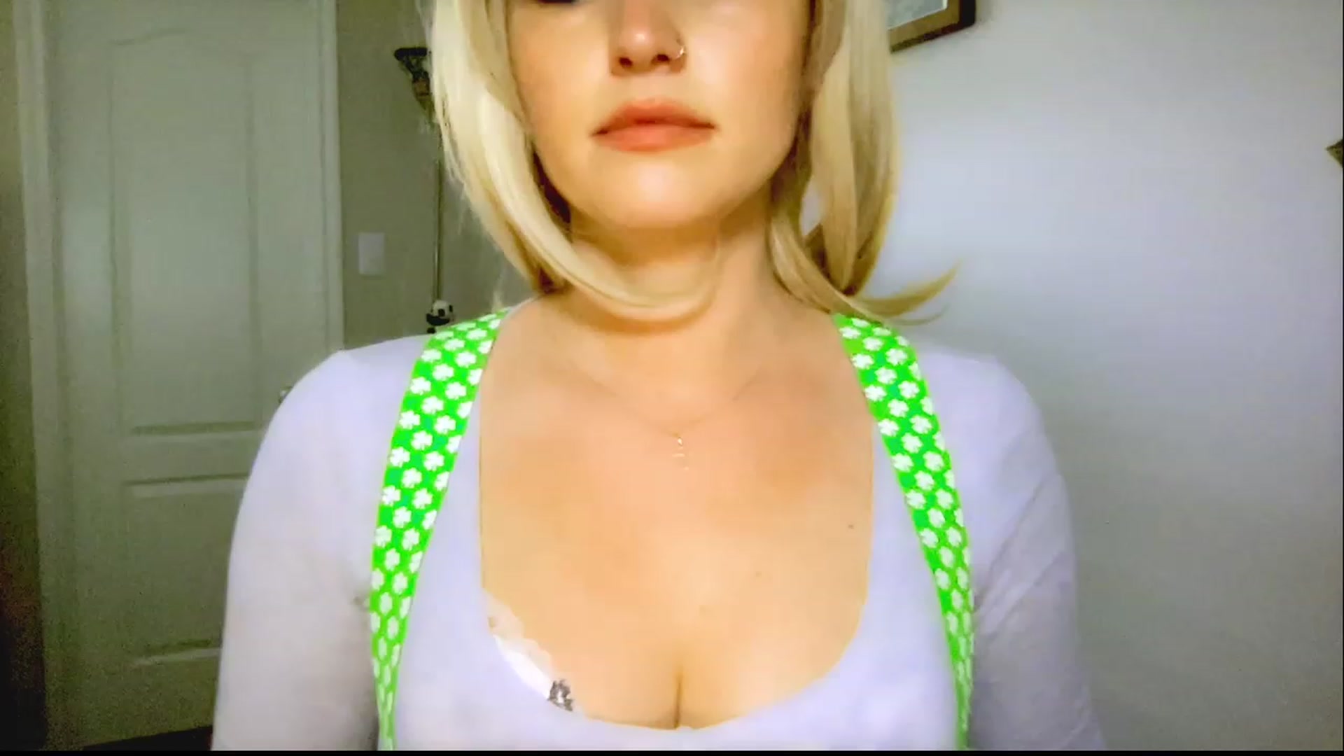 Gallery image thumbnail from Xonakitaxo's myfreecams stream on, 03/17/2023, 19:16 image 13 of 20