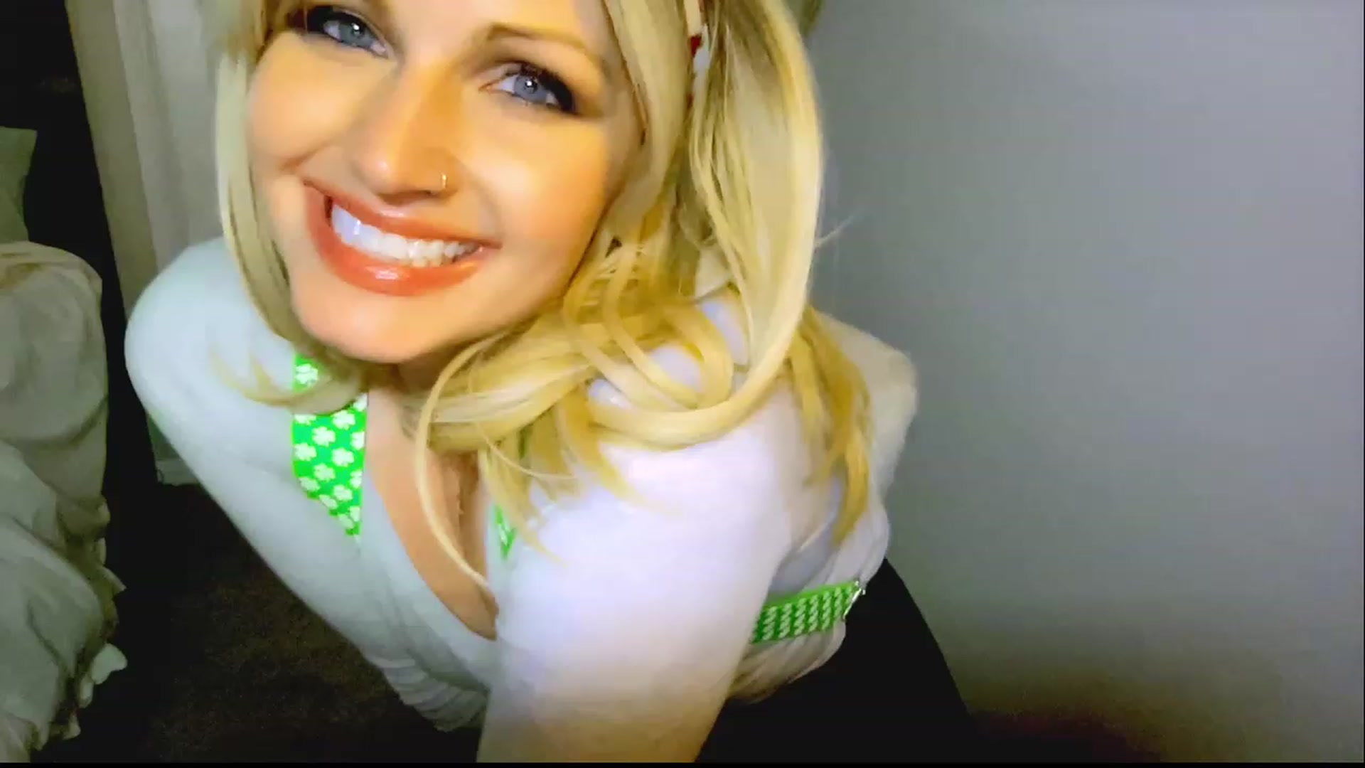 Gallery image thumbnail from Xonakitaxo's myfreecams stream on, 03/17/2023, 23:28 image 3 of 20