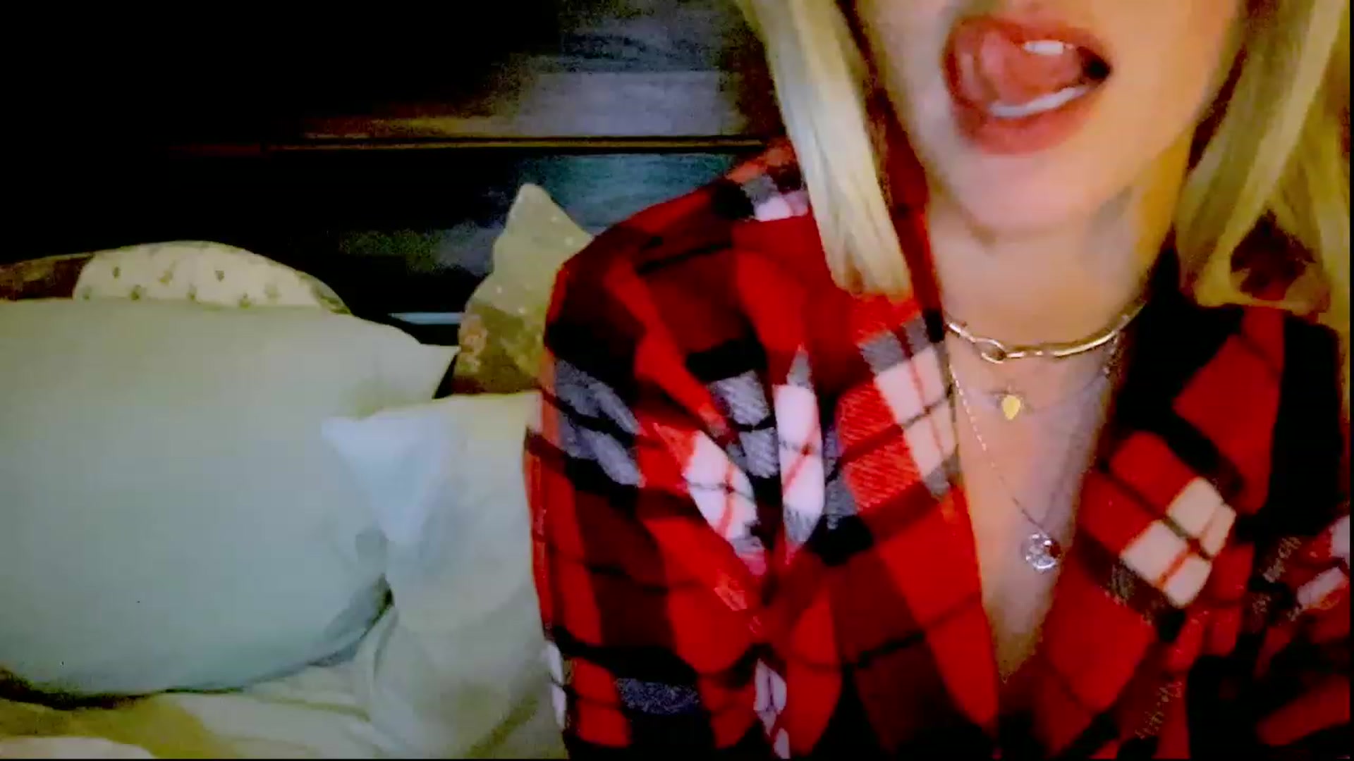 Gallery image thumbnail from Xonakitaxo's myfreecams stream on, 03/30/2023, 05:28 image 8 of 20