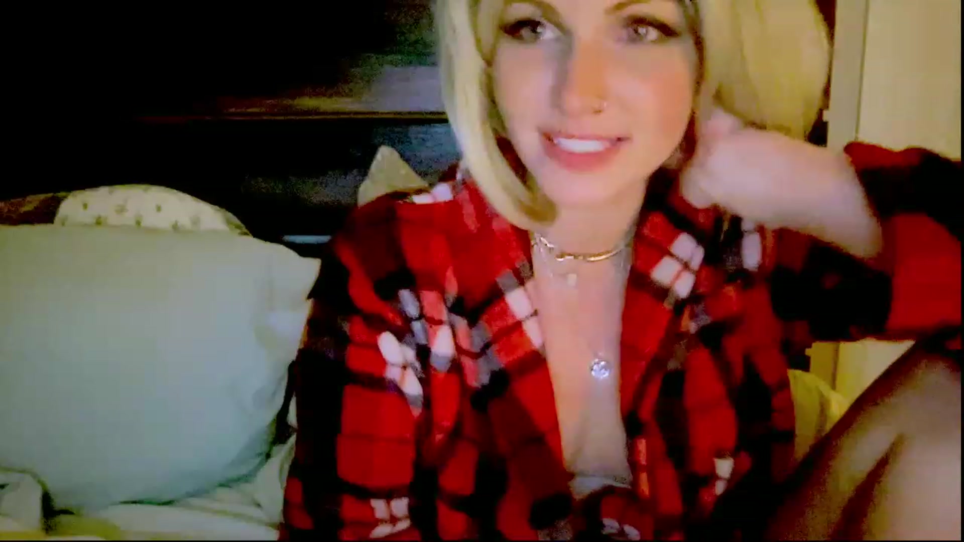 Gallery image thumbnail from Xonakitaxo's myfreecams stream on, 03/30/2023, 05:28 image 18 of 20