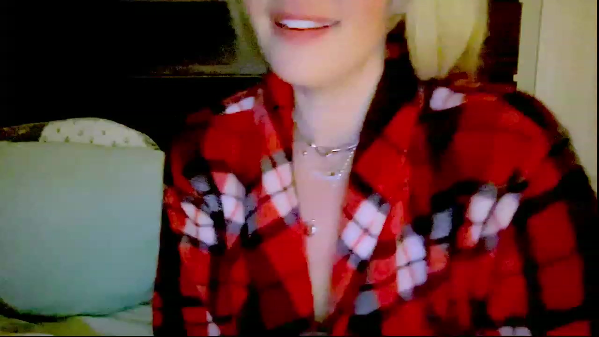 Gallery image thumbnail from Xonakitaxo's myfreecams stream on, 03/30/2023, 05:28 image 3 of 20