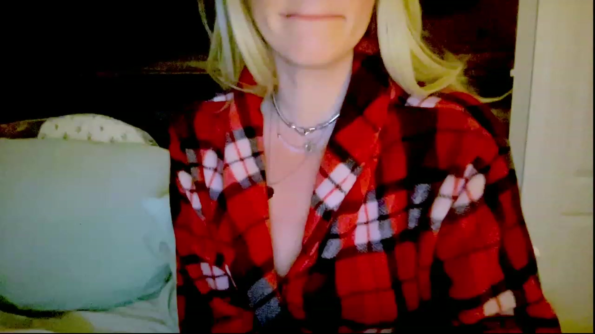 Gallery image thumbnail from Xonakitaxo's myfreecams stream on, 03/30/2023, 05:28 image 5 of 20