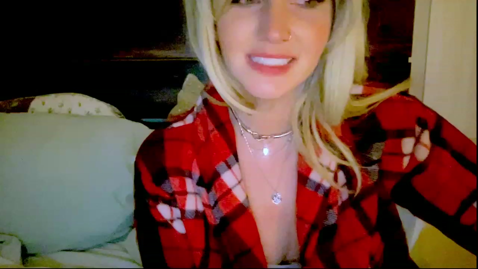 Gallery image thumbnail from Xonakitaxo's myfreecams stream on, 03/30/2023, 05:28 image 19 of 20