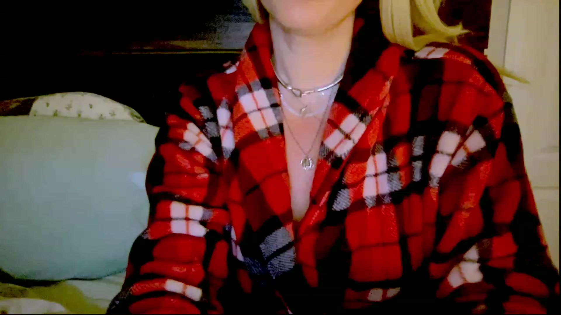 Gallery image thumbnail from Xonakitaxo's myfreecams stream on, 03/30/2023, 05:28 image 7 of 20