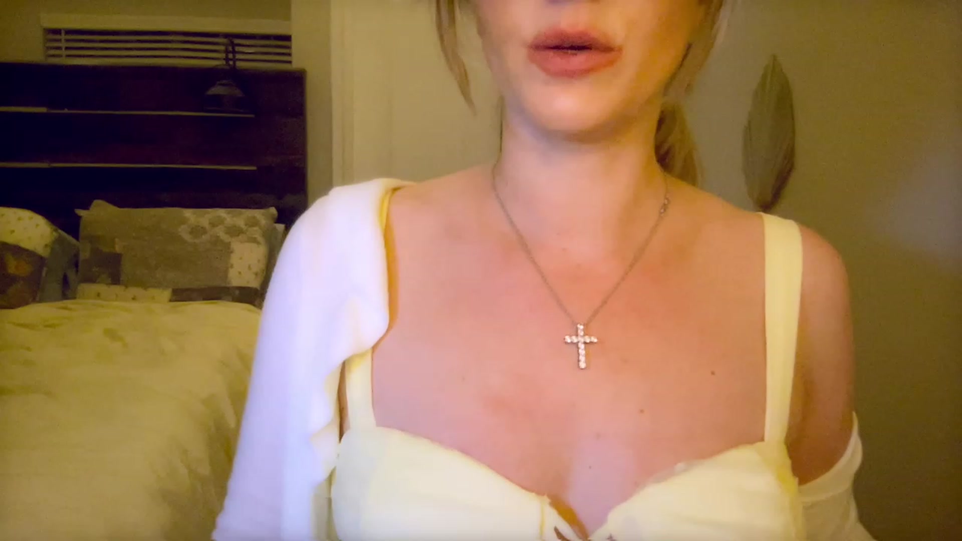 Gallery image thumbnail from Xonakitaxo's myfreecams stream on, 04/10/2023, 05:33 image 20 of 20