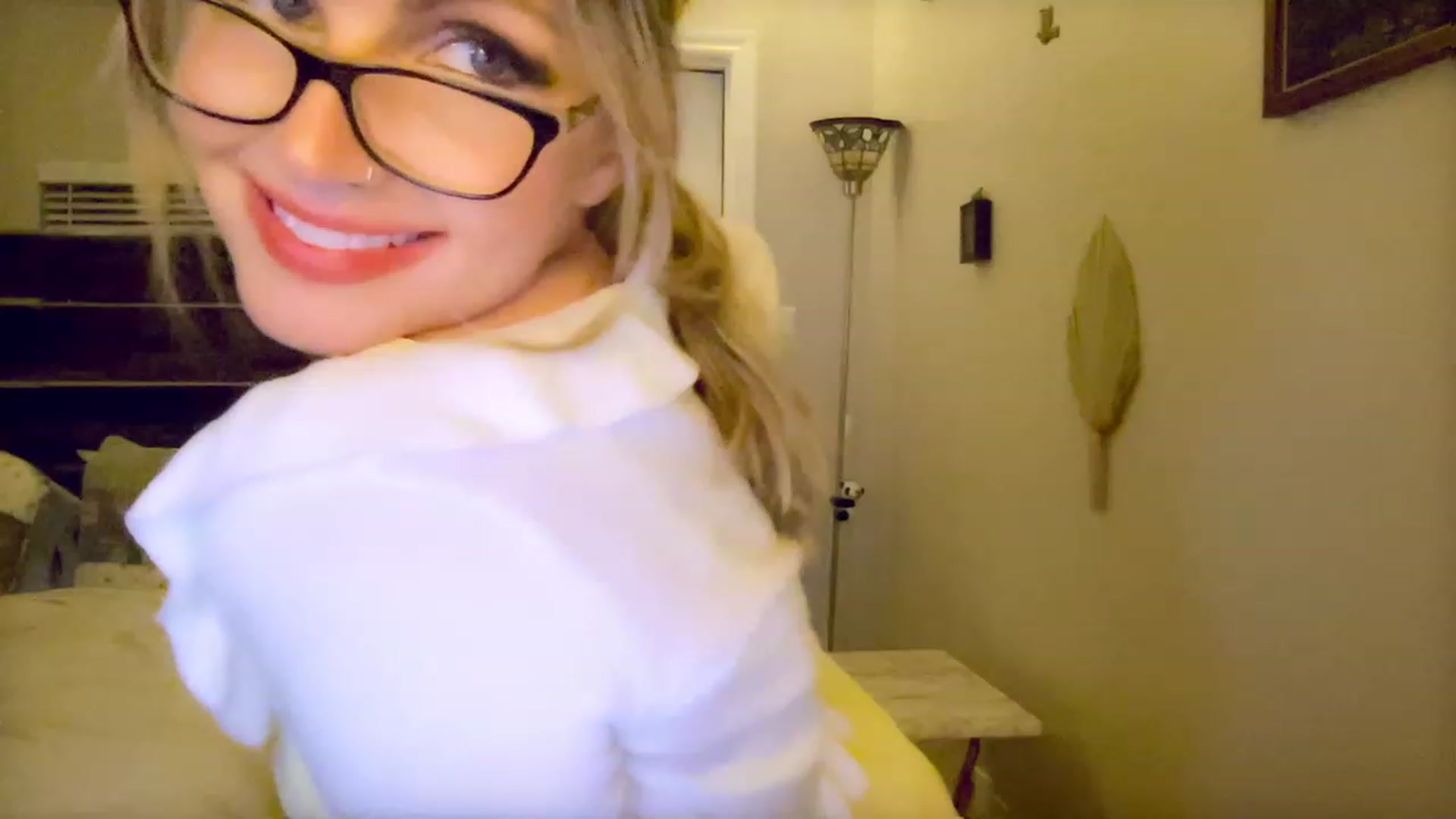 Gallery image thumbnail from Xonakitaxo's myfreecams stream on, 04/10/2023, 05:33 image 12 of 20