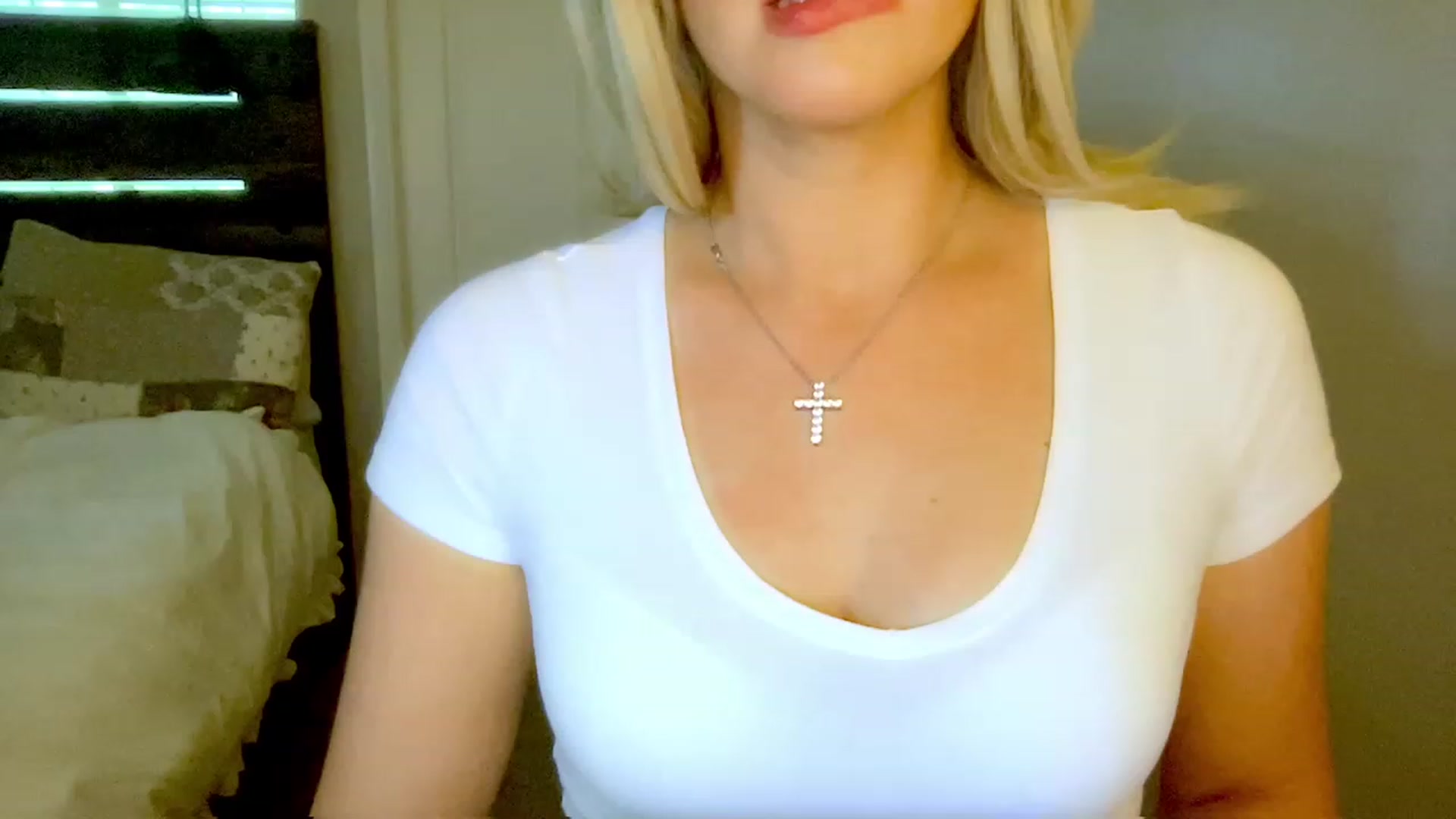 Gallery image thumbnail from Xonakitaxo's myfreecams stream on, 04/26/2023, 24:23 image 11 of 20