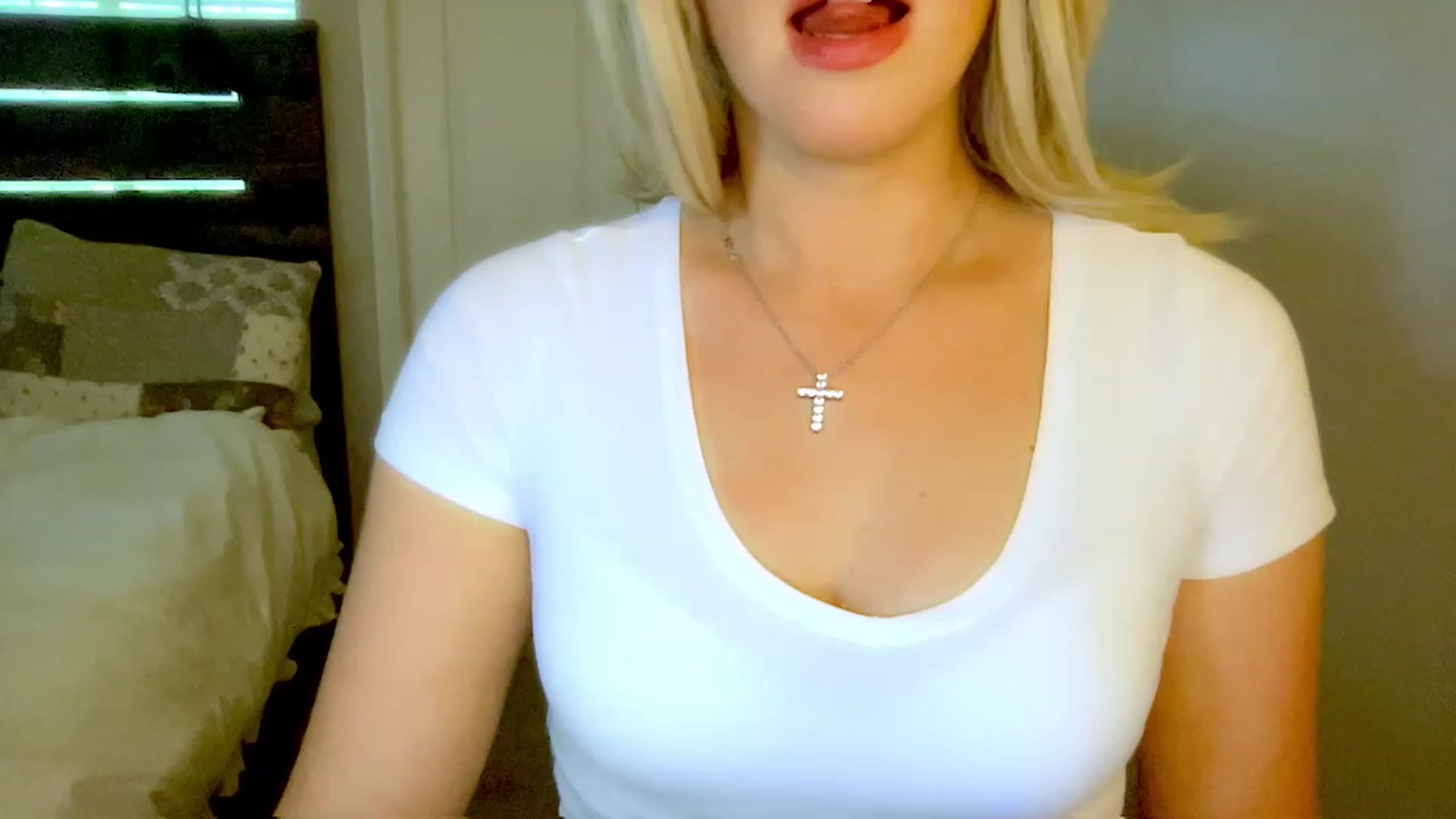 Gallery image thumbnail from Xonakitaxo's myfreecams stream on, 04/26/2023, 24:23 image 9 of 20