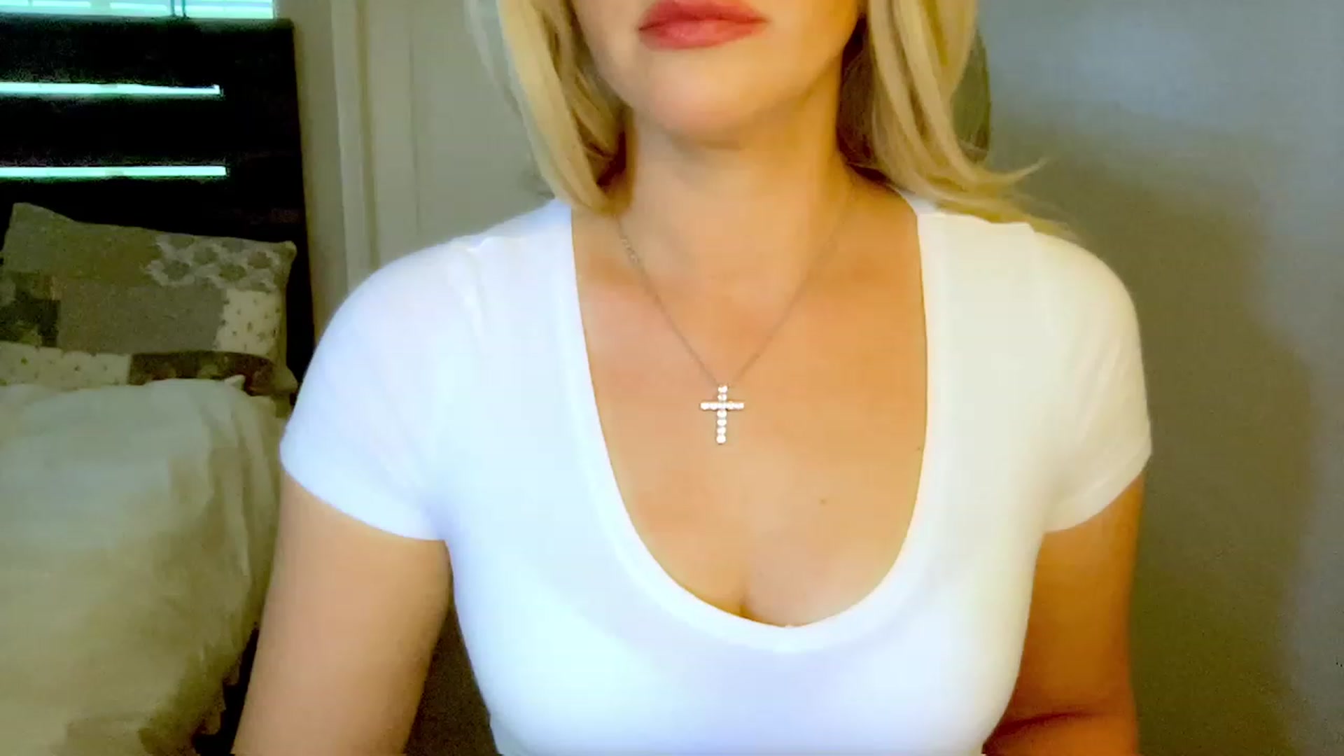 Gallery image thumbnail from Xonakitaxo's myfreecams stream on, 04/26/2023, 24:23 image 3 of 20