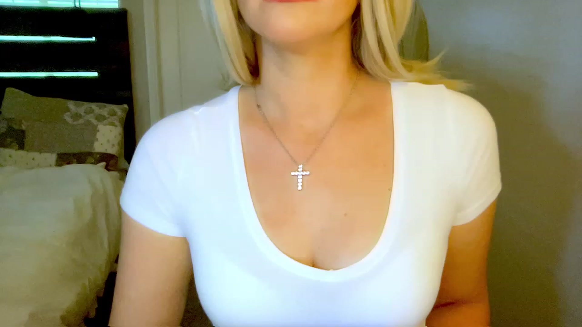 Gallery image thumbnail from Xonakitaxo's myfreecams stream on, 04/26/2023, 24:23 image 5 of 20