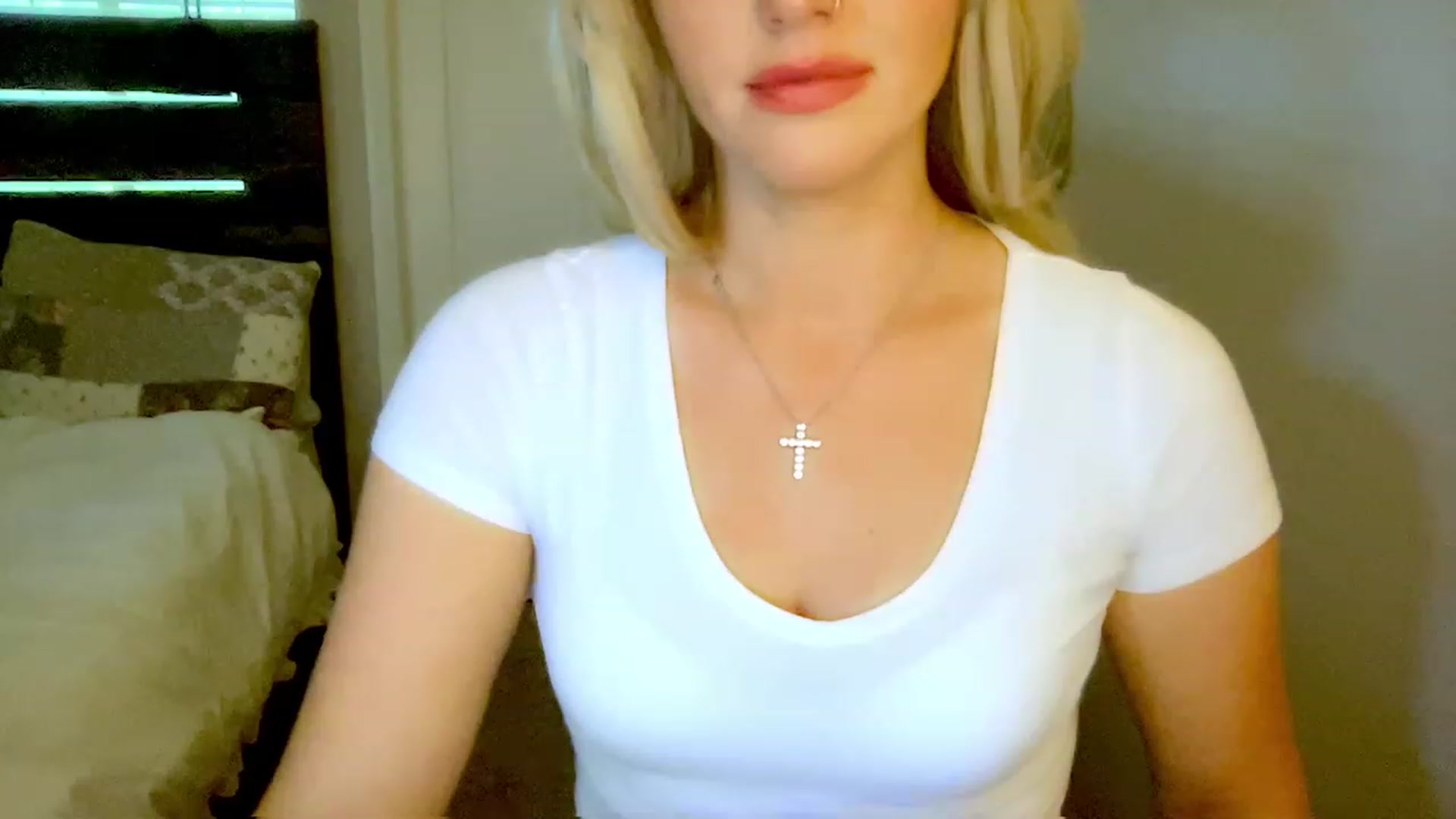 Gallery image thumbnail from Xonakitaxo's myfreecams stream on, 04/26/2023, 24:23 image 19 of 20