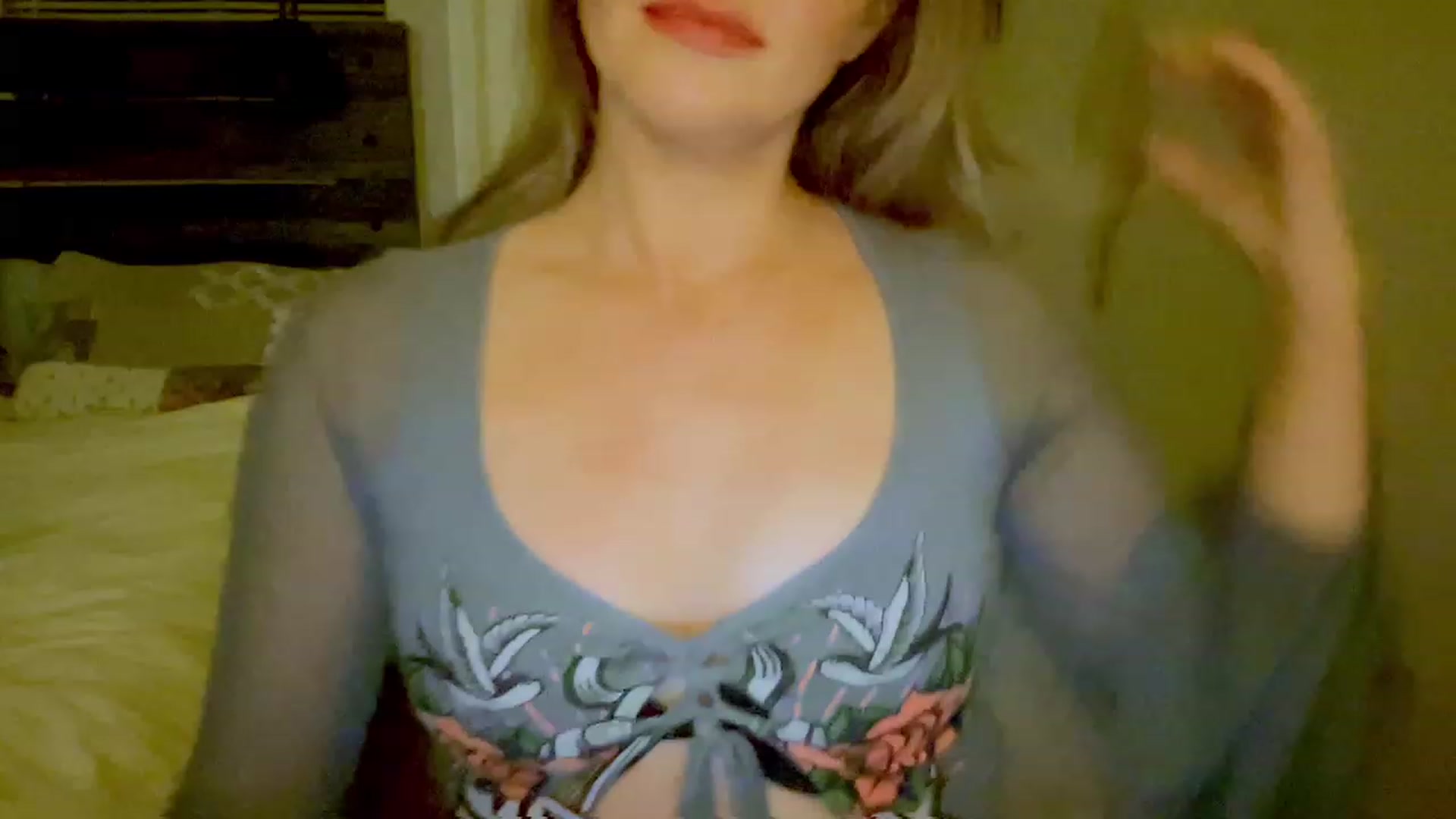 Gallery image thumbnail from Xonakitaxo's myfreecams stream on, 04/28/2023, 03:00 image 17 of 20