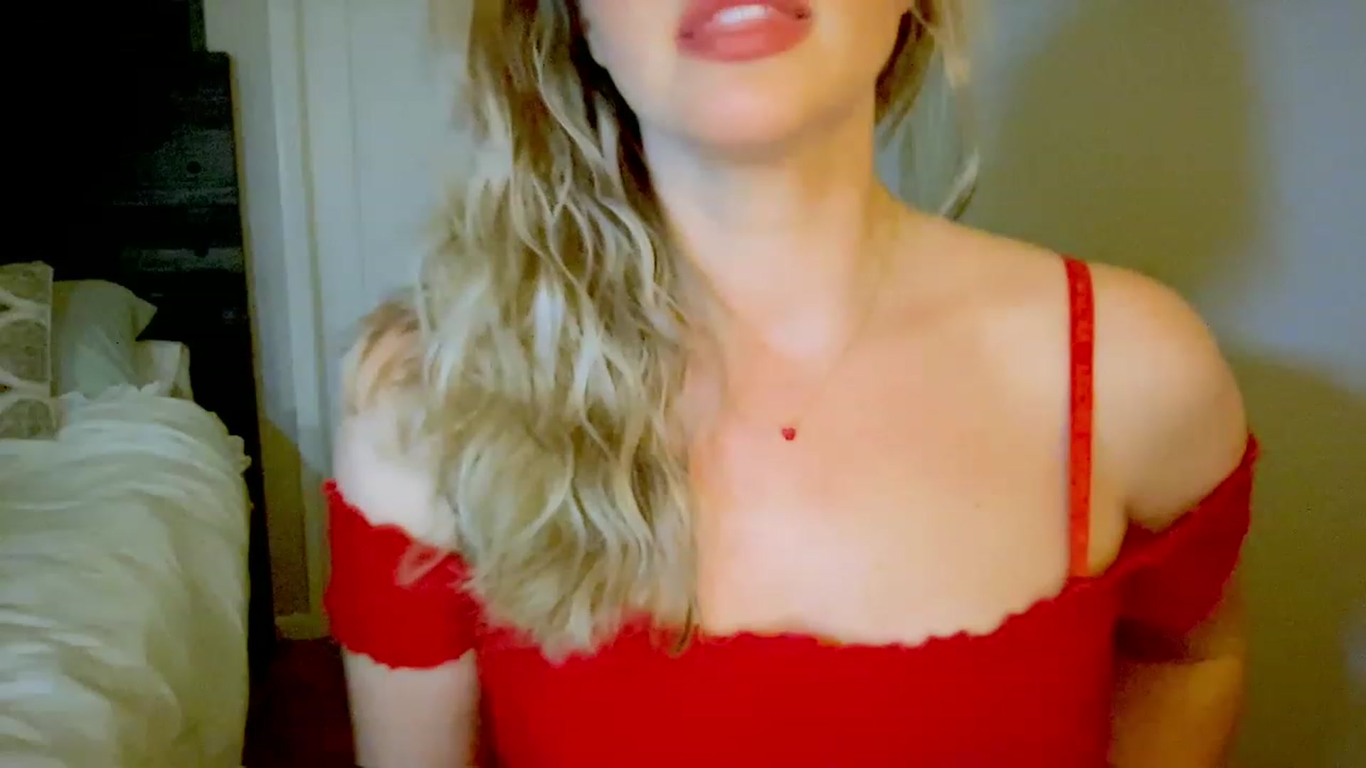 Gallery image thumbnail from Xonakitaxo's myfreecams stream on, 04/30/2023, 05:43 image 16 of 20