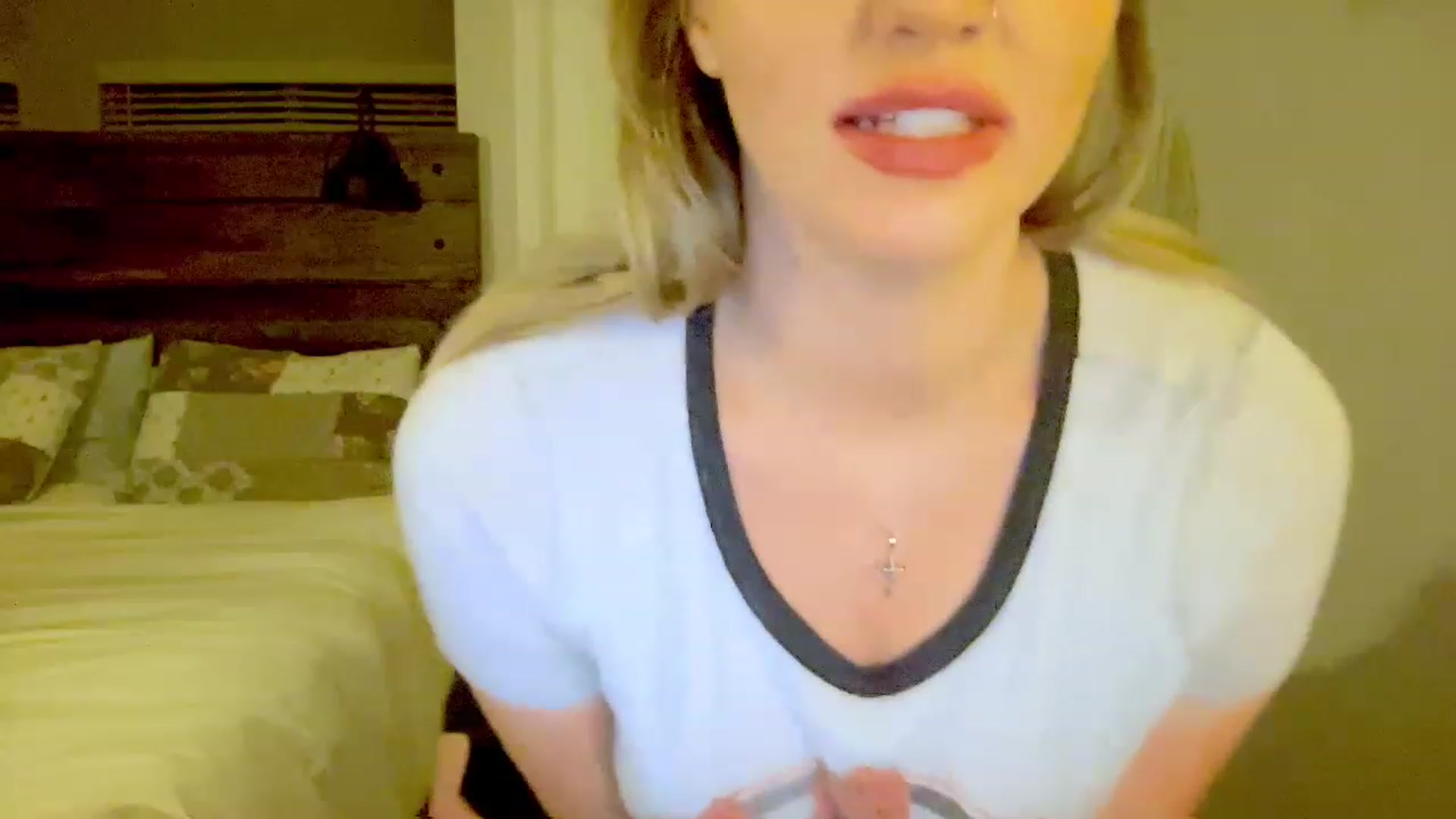 Gallery image thumbnail from Xonakitaxo's myfreecams stream on, 05/07/2023, 06:34 image 18 of 20