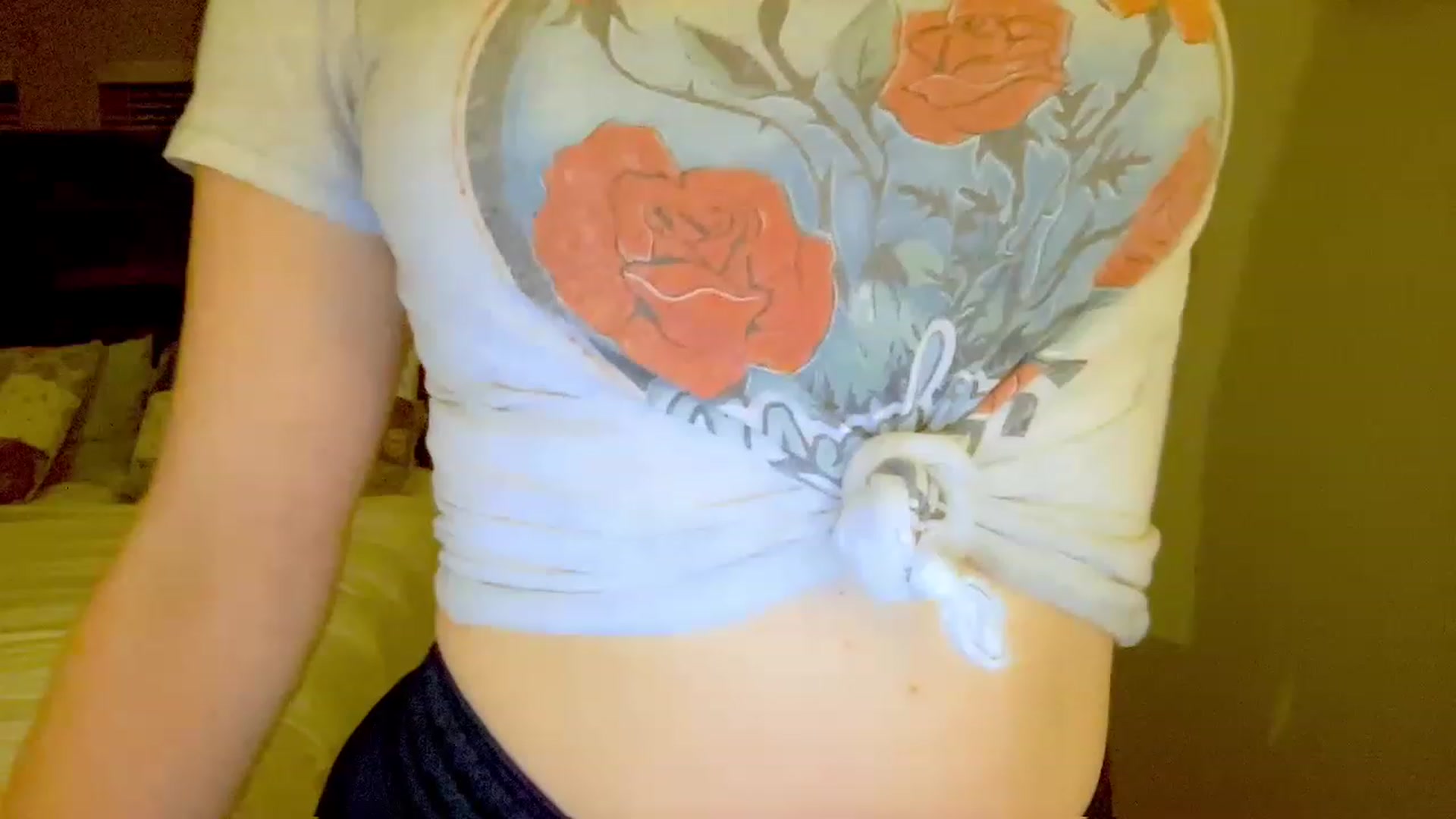 Gallery image thumbnail from Xonakitaxo's myfreecams stream on, 05/07/2023, 06:34 image 13 of 20
