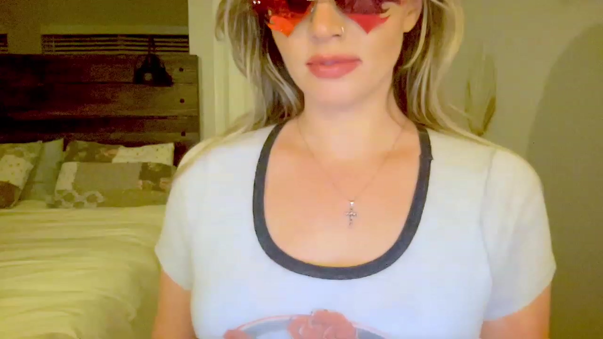 Gallery image thumbnail from Xonakitaxo's myfreecams stream on, 05/07/2023, 06:34 image 1 of 20