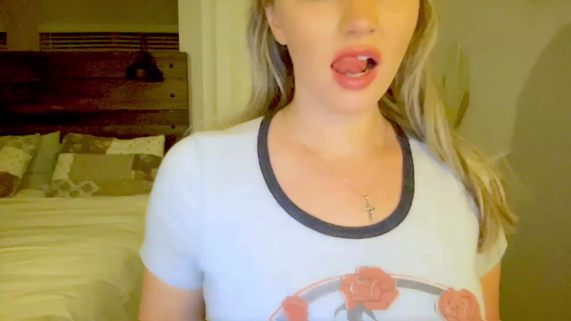 Gallery image thumbnail from Xonakitaxo's myfreecams stream on, 05/07/2023, 06:34 image 7 of 20