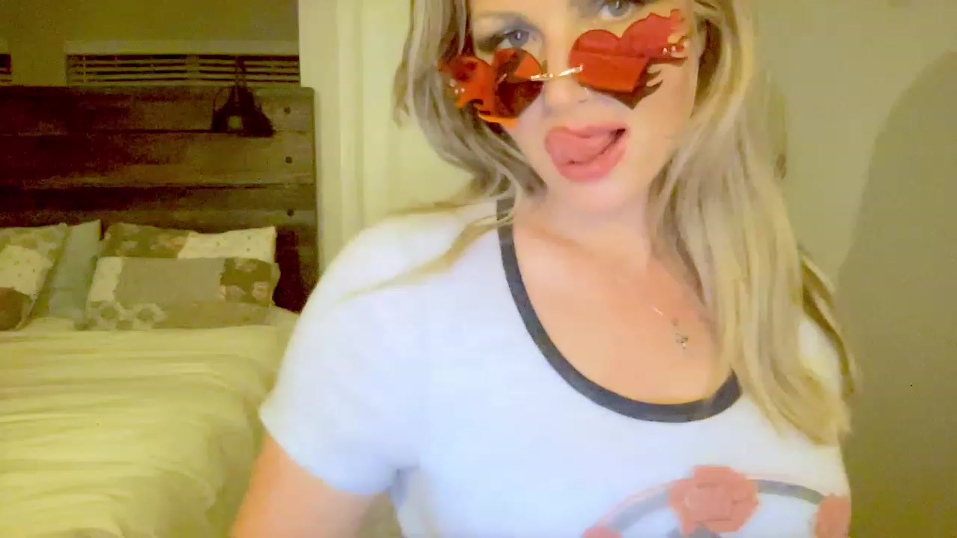 Gallery image thumbnail from Xonakitaxo's myfreecams stream on, 05/07/2023, 06:34 image 2 of 20