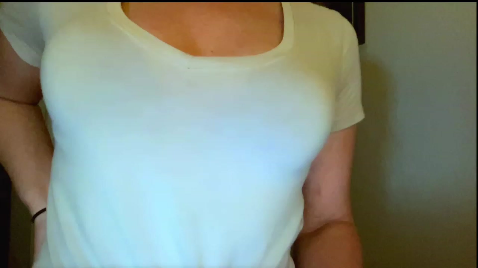 Gallery image thumbnail from Xonakitaxo's myfreecams stream on, 06/05/2023, 08:36 image 2 of 20