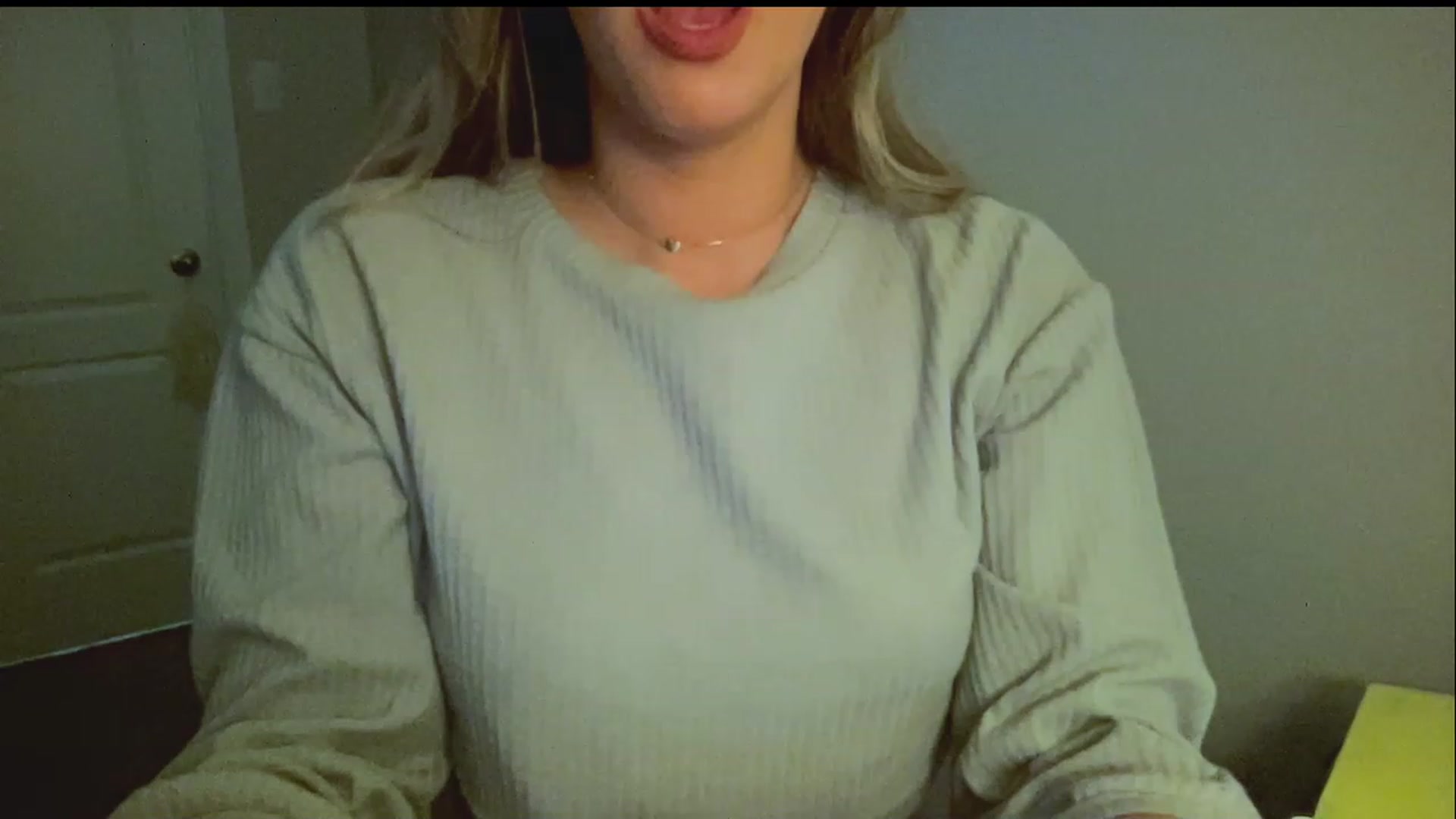 Gallery image thumbnail from Xonakitaxo's myfreecams stream on, 06/11/2023, 11:59 image 16 of 20