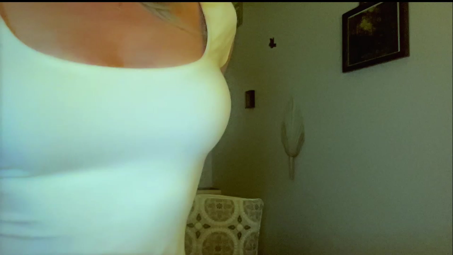 Gallery image thumbnail from Xonakitaxo's myfreecams stream on, 06/20/2023, 05:37 image 9 of 20